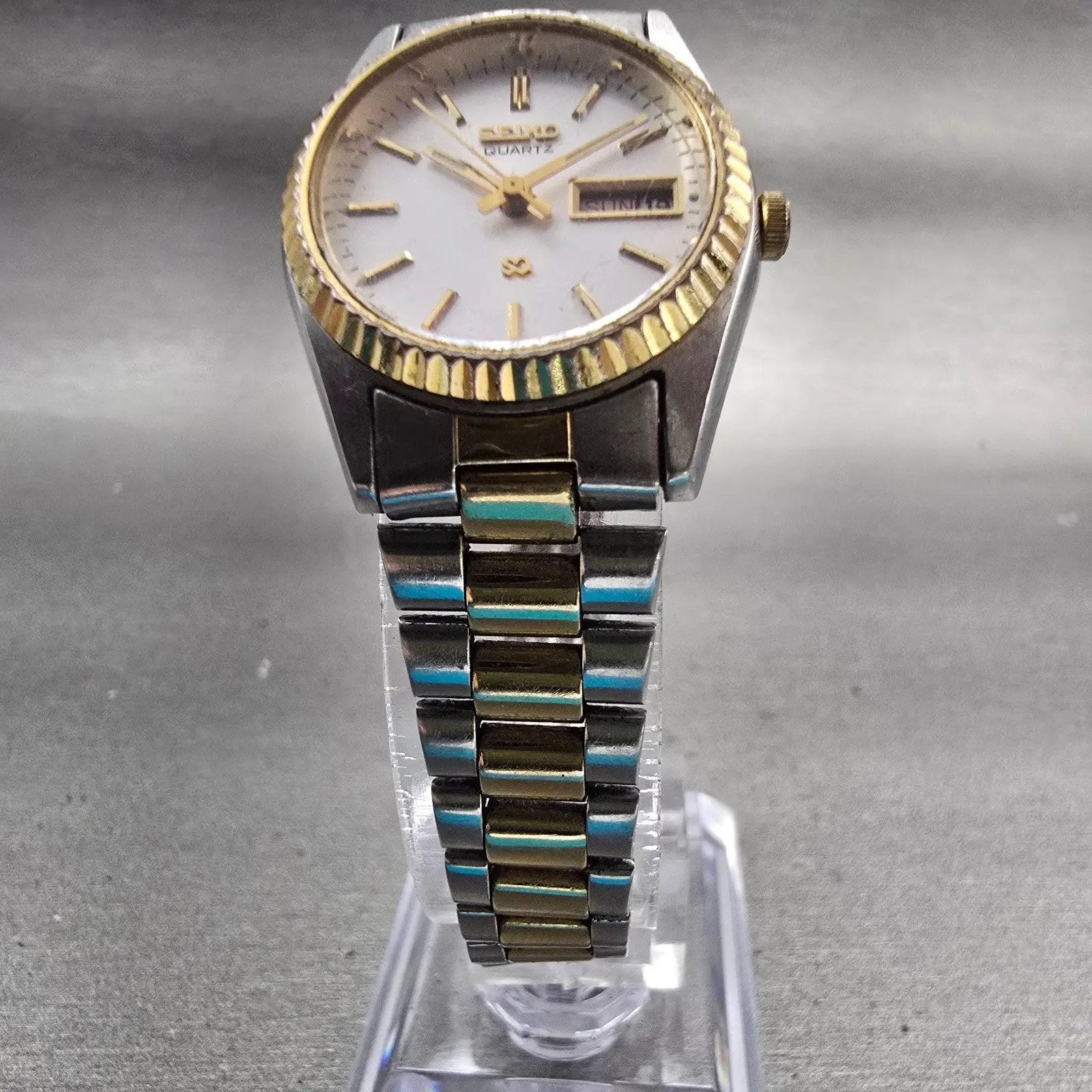 Seiko SQ Watch Women 24mm Silver Dial Two Tone Daydate Round 3E23-0A69 New Batt5