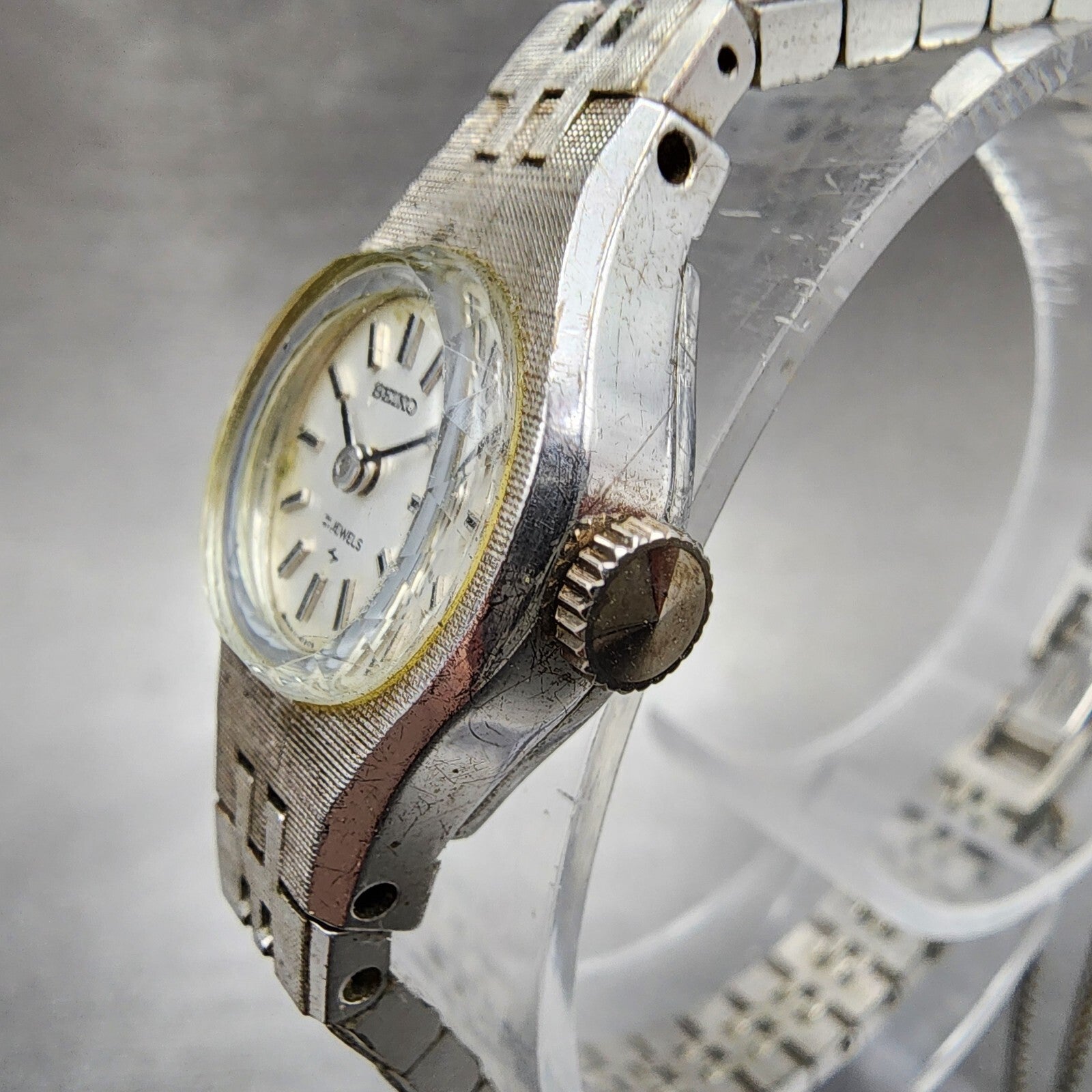 Seiko Watch Women 18mm Silver Dial White Gold Tone Round Manual Wind Runs VTG2