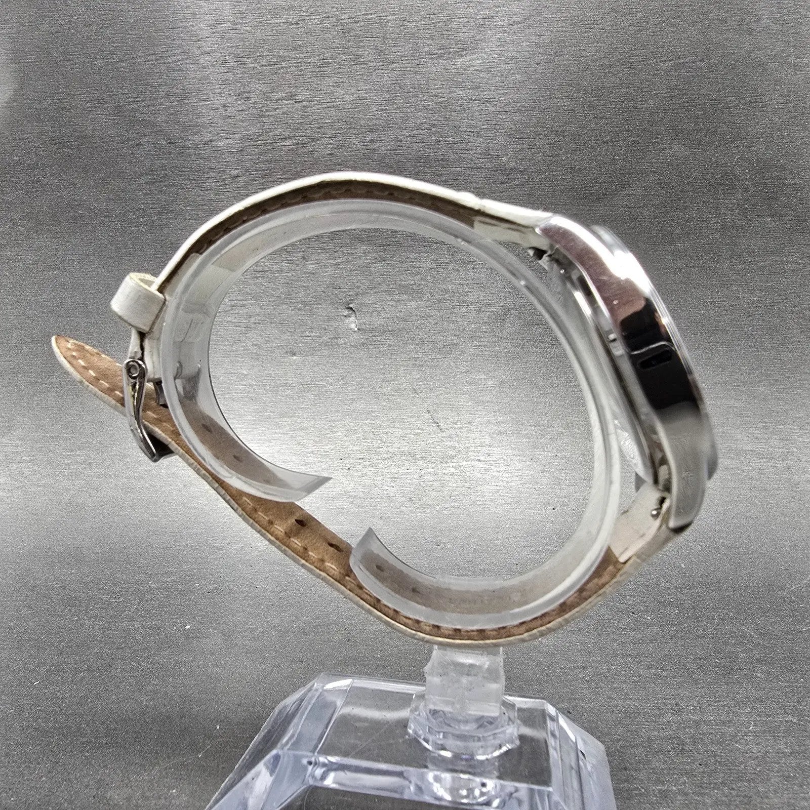 Guess Watch Women 36mm White Dial Silver Tone Daydate Round G86021L New Battery8