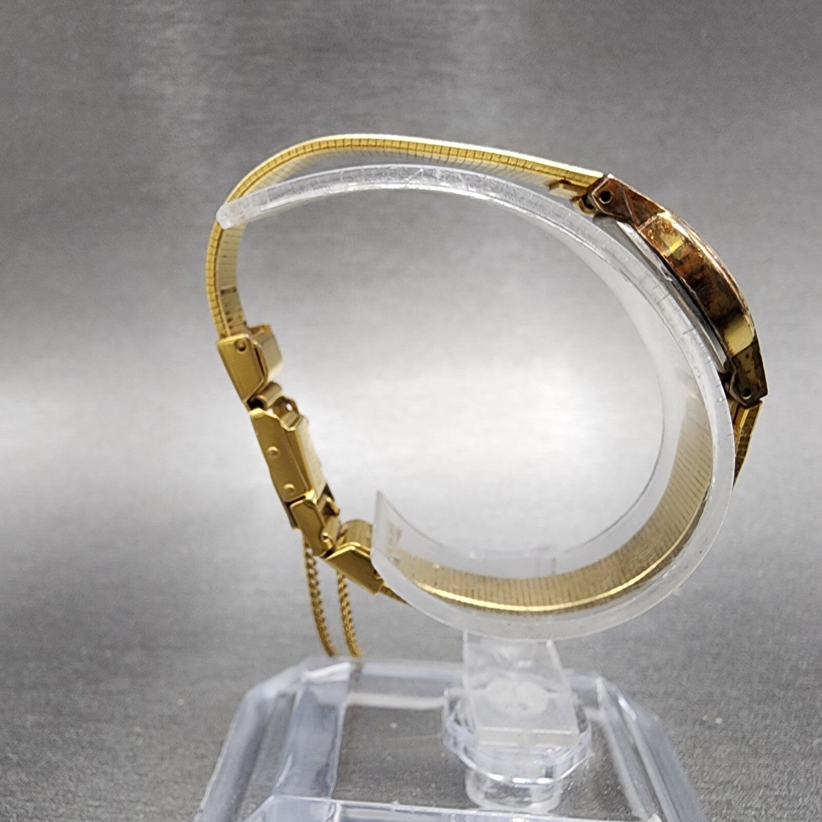 Seiko Watch Women 17mm Champange Dial Gold Tone Round 2C200149 New Battery11