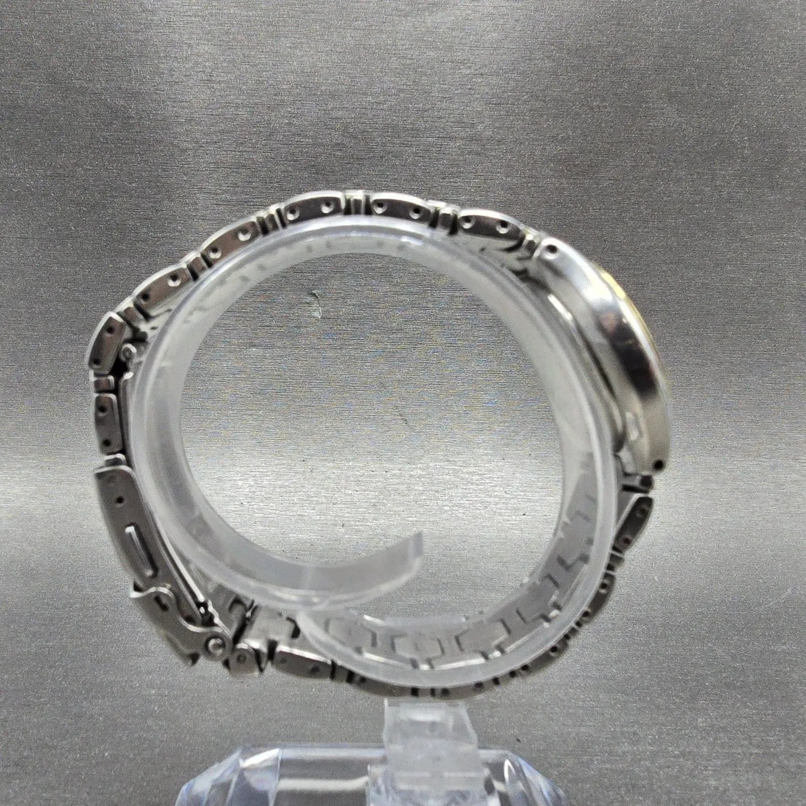 Citizen Eco-Drive Watch Women 27mm Silver Dial Two Tone Date E010-K001200 Runs8