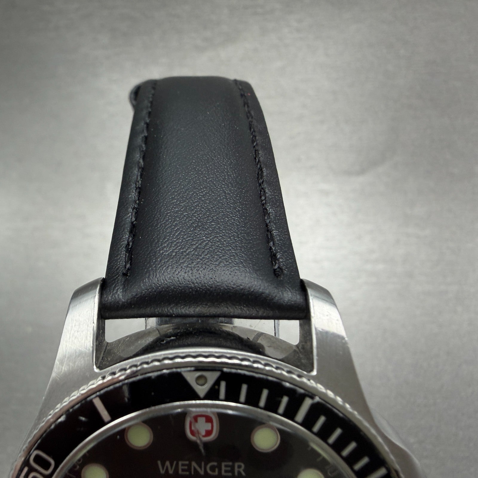Wenger Battalion Dive Watch Men 40mm Black Dial Silver Date Round 7232X/T NewBat4