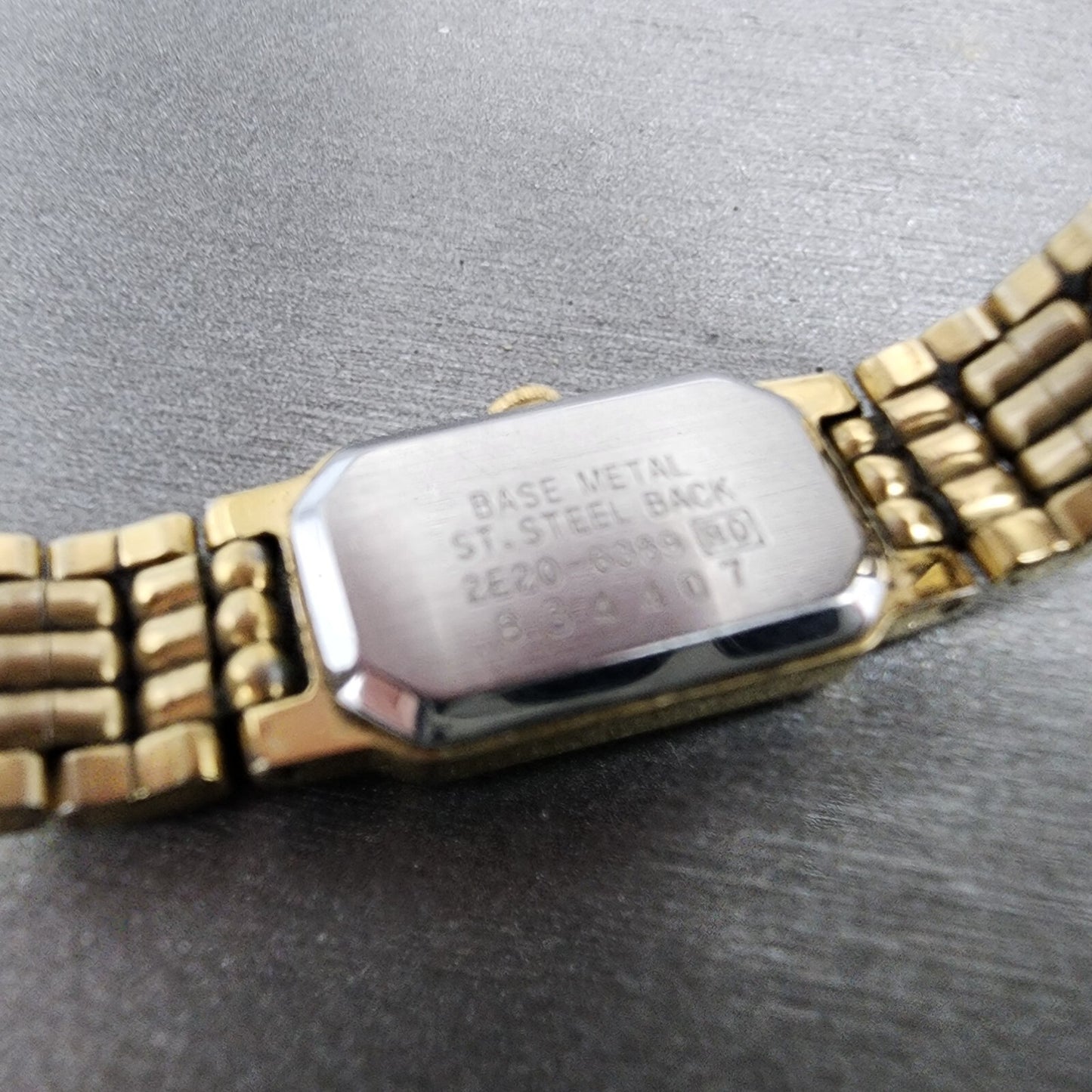Seiko tank Watch Women 12mm Champagne Dial Gold Tone 2e206389 New Battery9