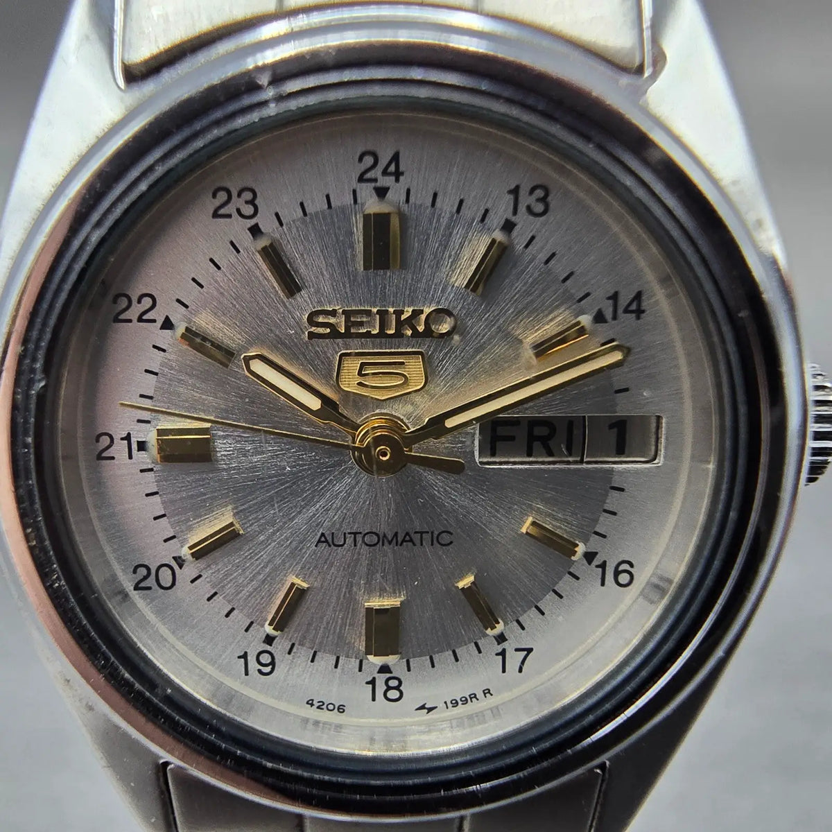 Seiko 5 Automatic Watch Women 24mm Silver Dial Silver Tone 4206-0500 New Battery1