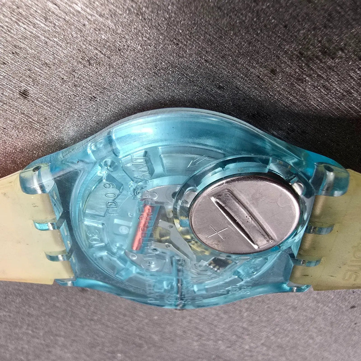 Swatch Color the Sky Watch Women 34mm Red Dial Blue Case Round GS124 New Battery12