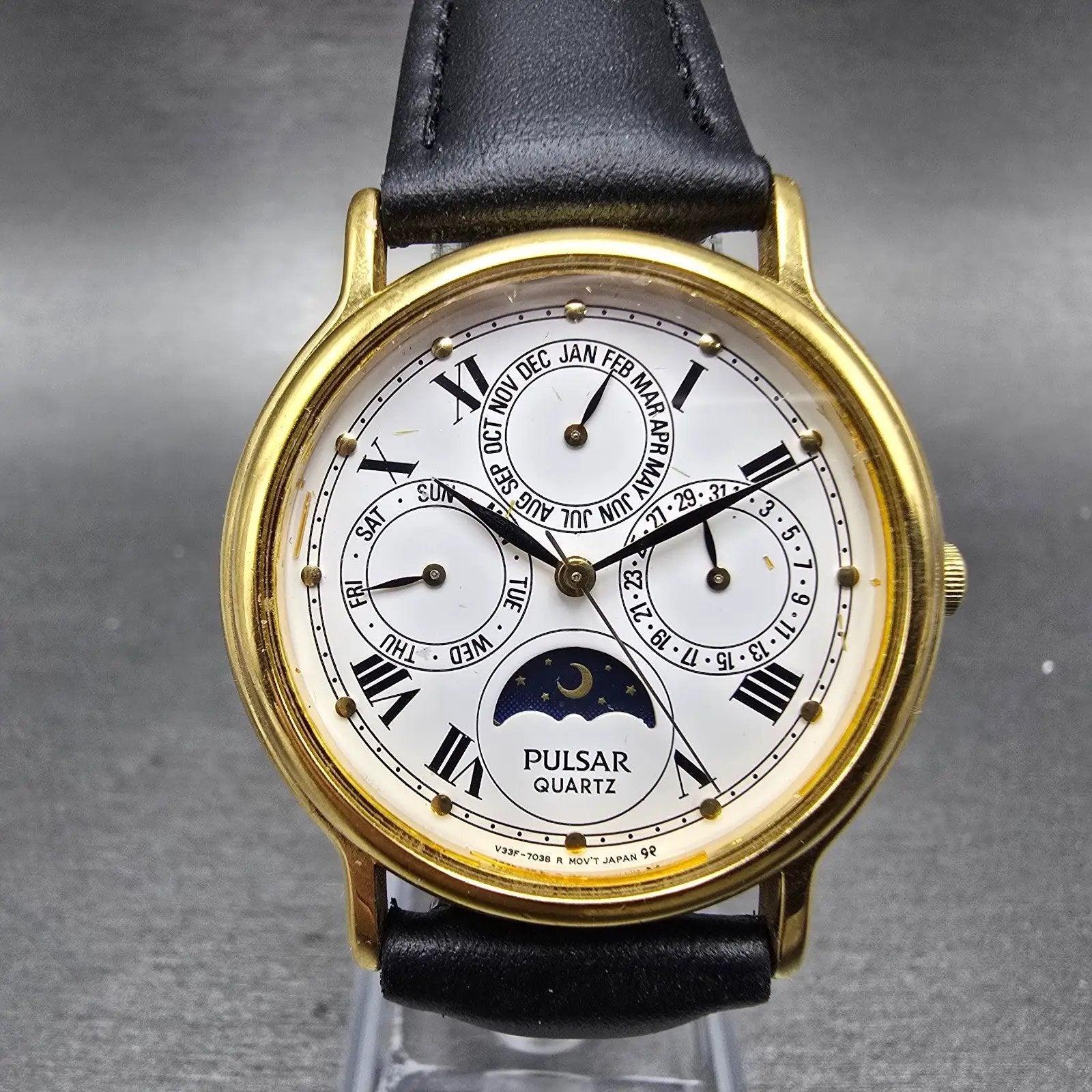 Seiko Pulsar Triple Calendar Watch Men 34mm White Dial Gold Tone V33F7020 NewBat0