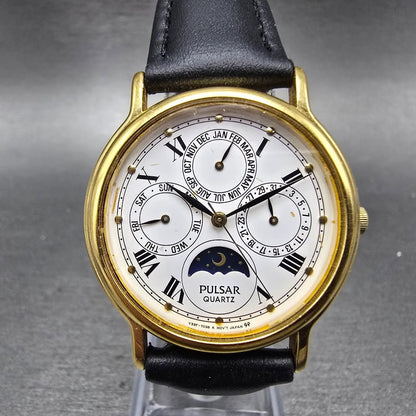 Seiko Pulsar Triple Calendar Watch Men 34mm White Dial Gold Tone V33F7020 NewBat0