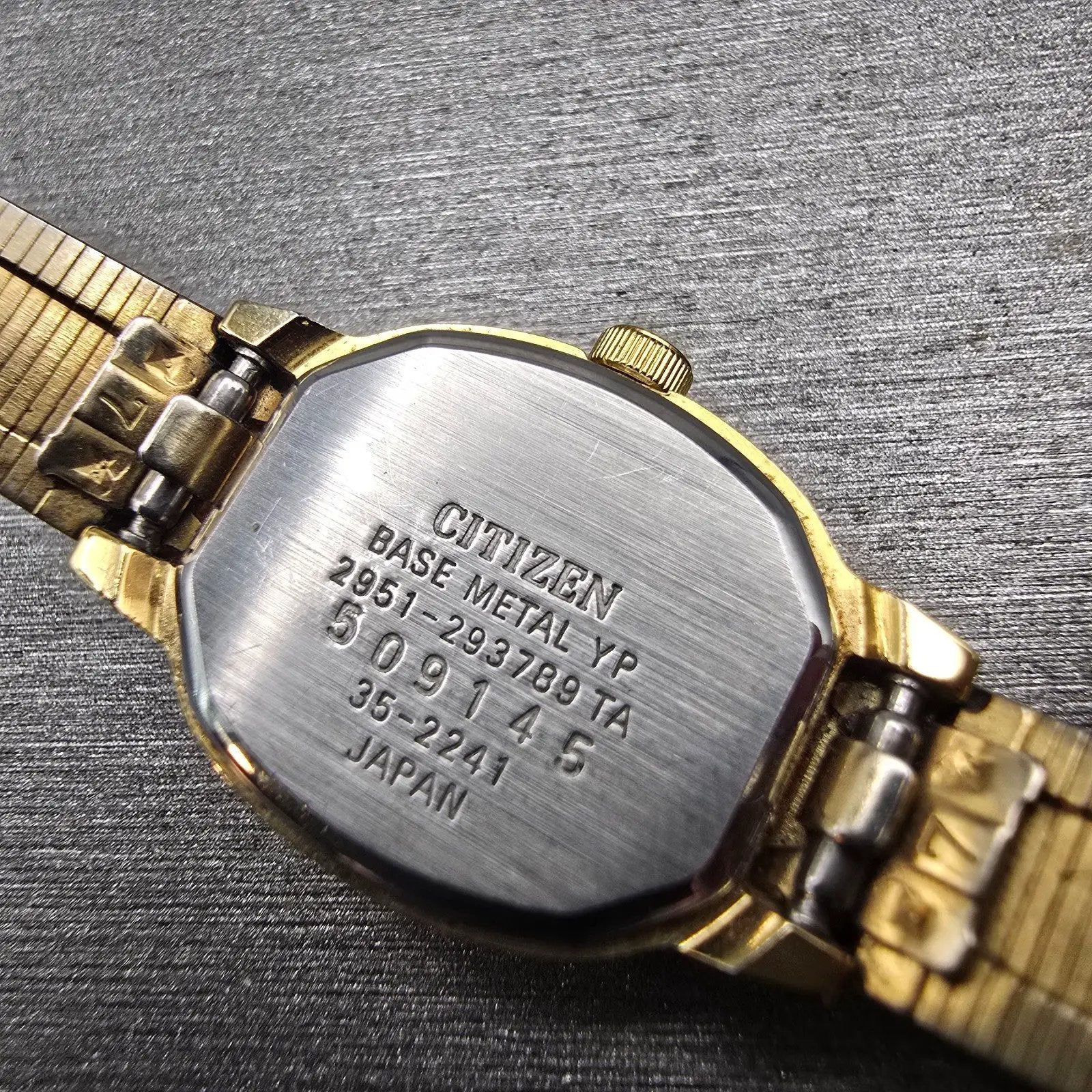 Citizen CQ Watch Women 16mm Black Dial Gold Tone Rectangle 2951-293789 New Batt10