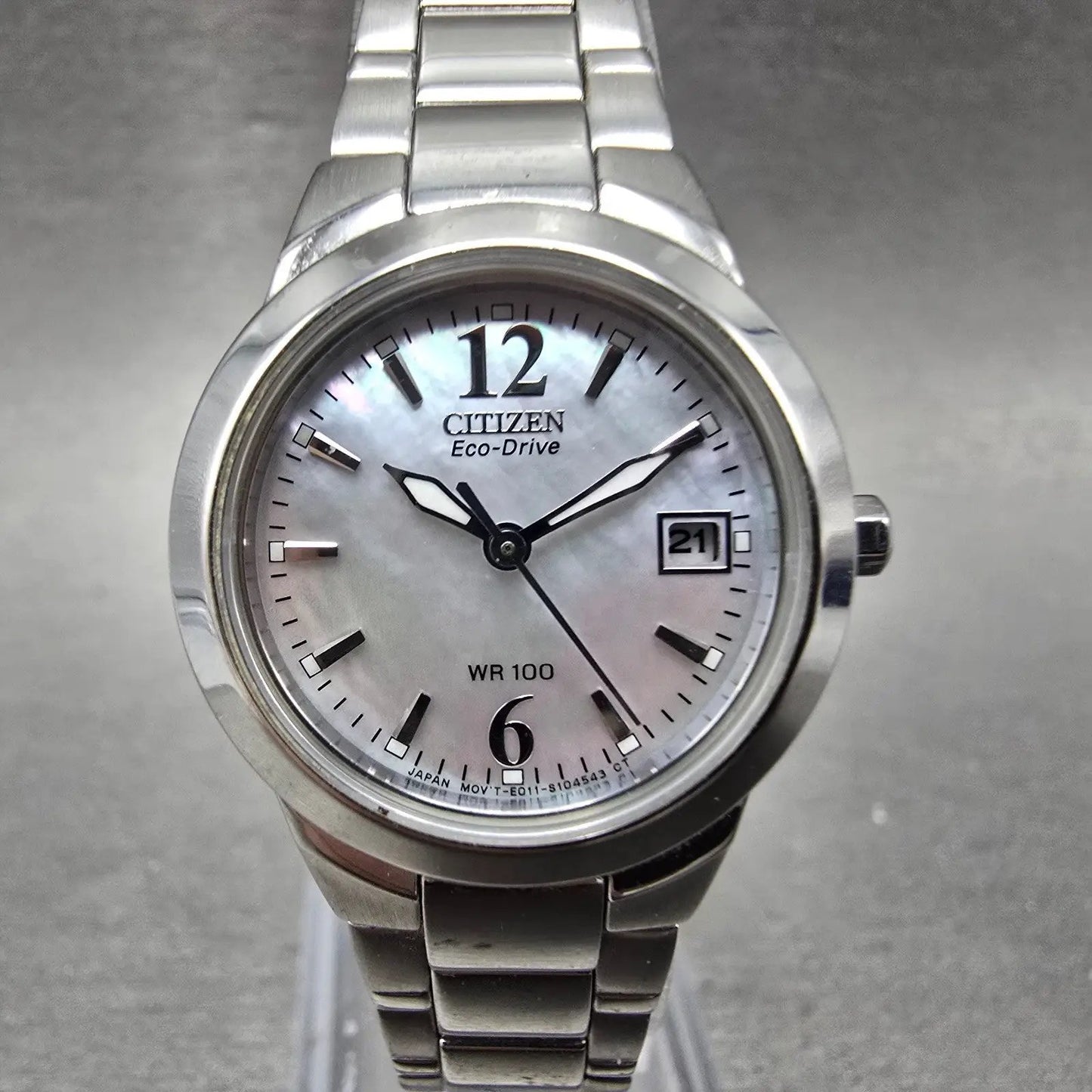 Citizen Eco-Drive Watch Women 26mm MOP Dial Steel Date READ!!! E011-S070074 Runs0