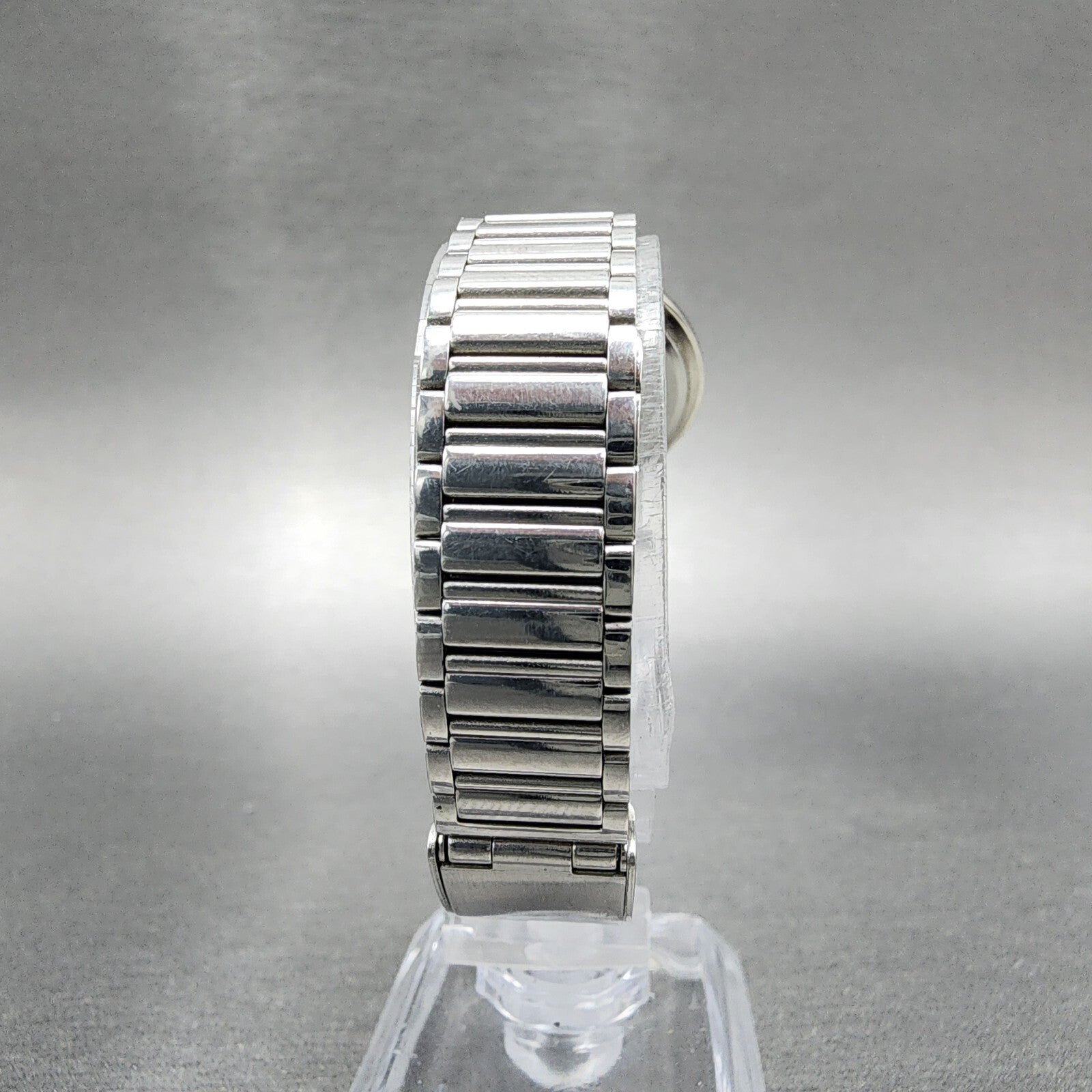 Seiko Alba Urban Watch Women 25mm White Dial Silver Tone Round NewBatt V40100507