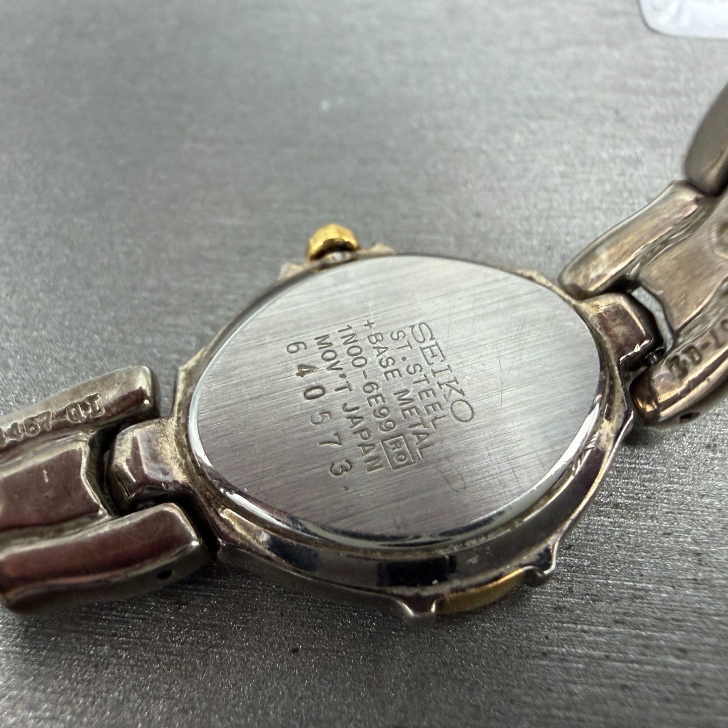 Seiko Watch Women 22mm White Dial Two Tone Oval 1n00-6e99 New Battery Vintage 6Y9