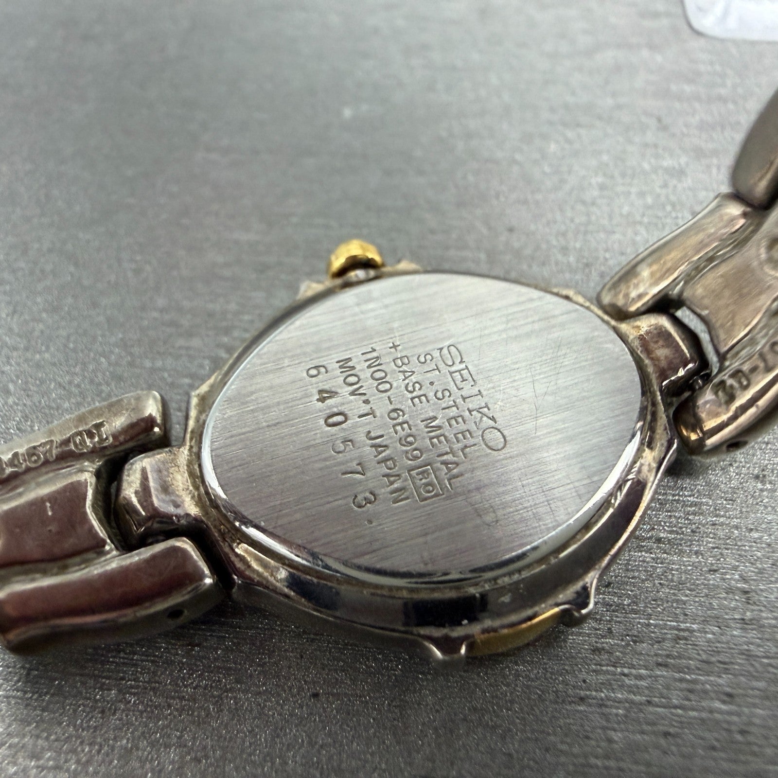 Seiko Watch Women 22mm White Dial Two Tone Oval 1n00-6e99 New Battery Vintage 6Y9