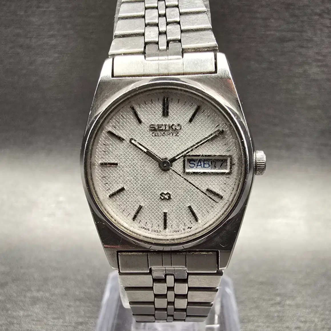 Seiko SQ Watch Women 23mm Silver Dial Silver Tone Daydate 2A23-0029 New Battery0