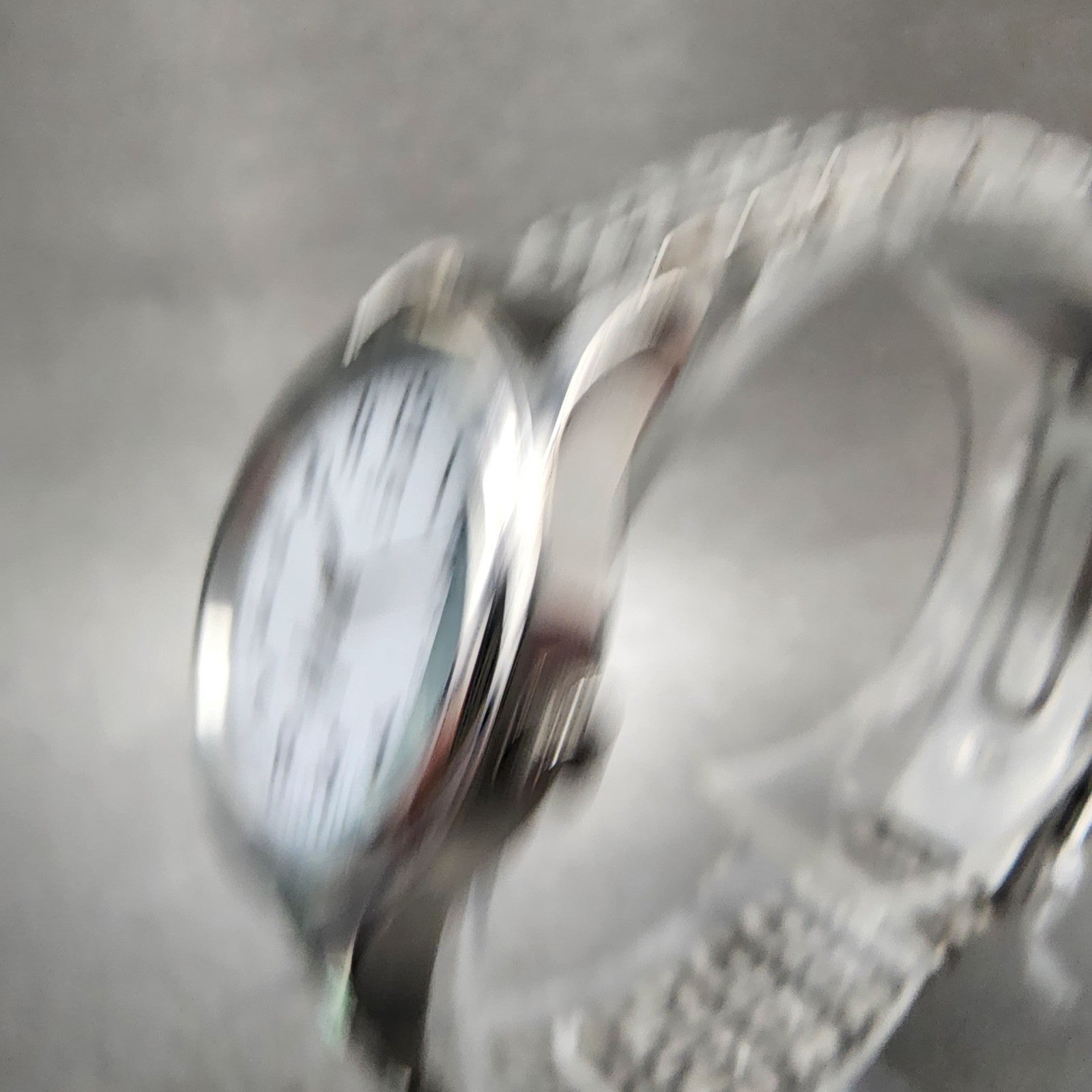 Seiko ALBA Solar Watch Women 25mm White Dial Silver Tone Round V1170AP0 Works2