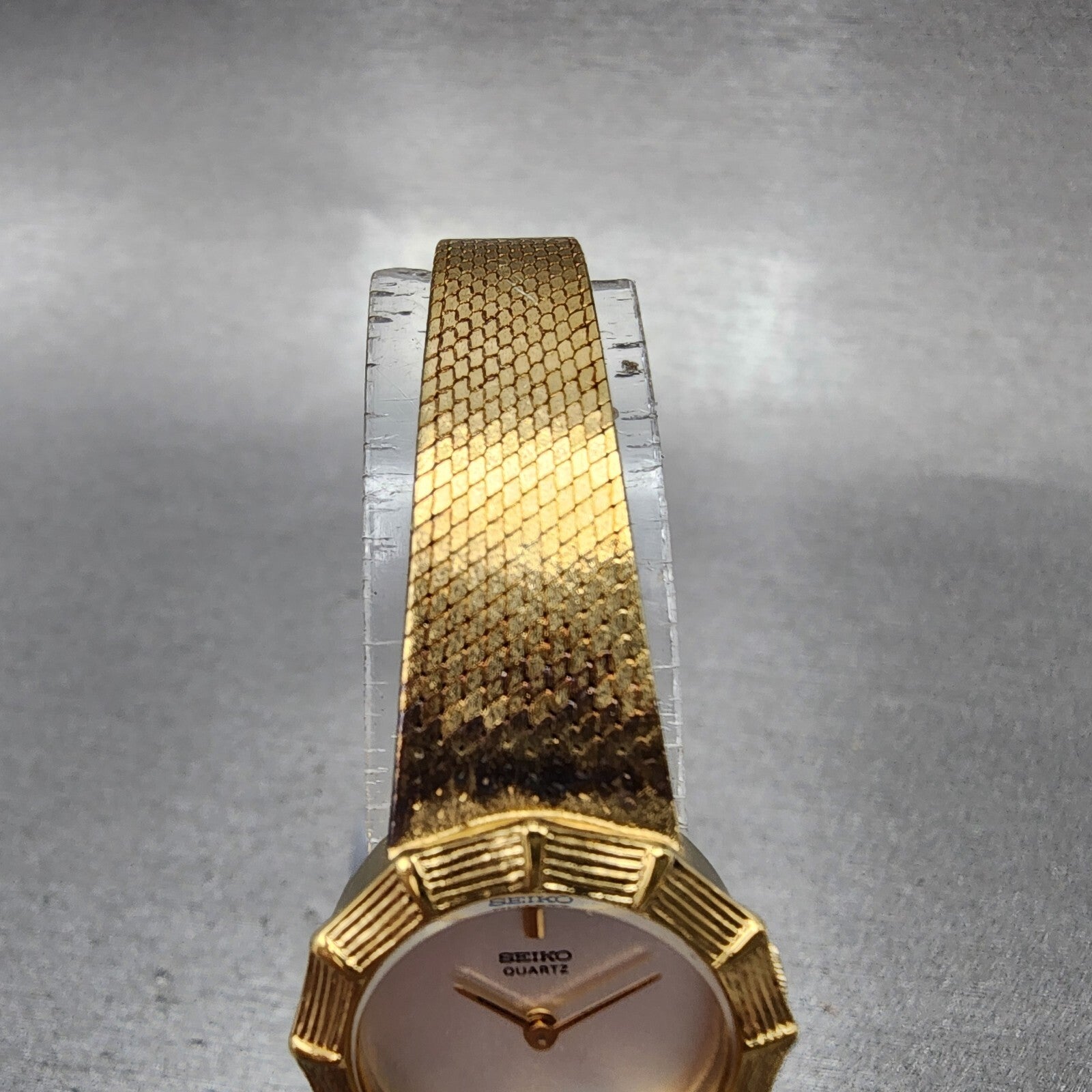 Seiko Watch Women 20mm White Dial Gold Tone Round 167120 New Battery4