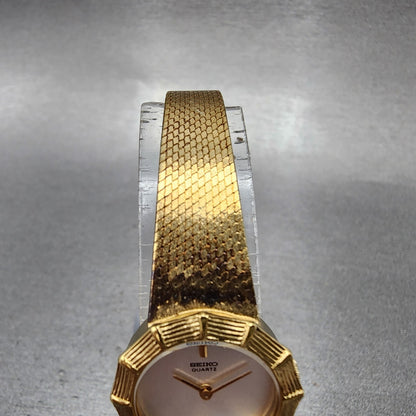 Seiko Watch Women 20mm White Dial Gold Tone Round 167120 New Battery4