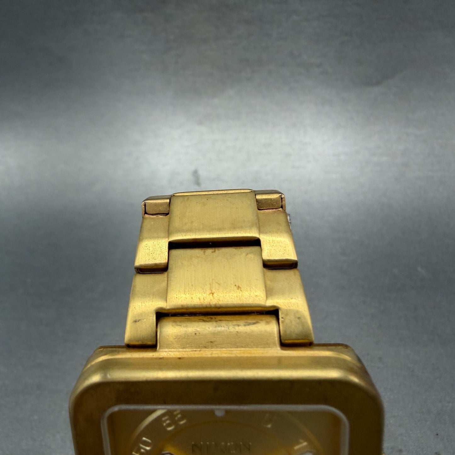 Nixon The Riot Watch Men 36mm Gold Dial Gold Tone Square New Battery4