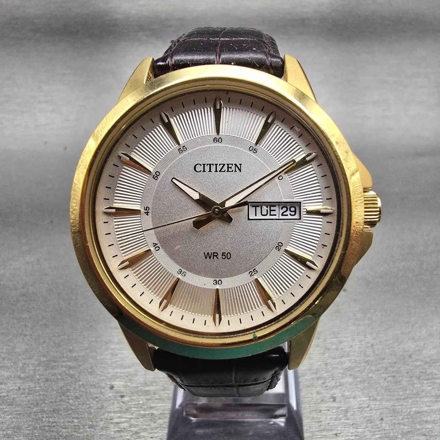 Citizen Watch Men 42mm Silver Dial Gold Tone Daydate Round 1502-S097835 New Batt0