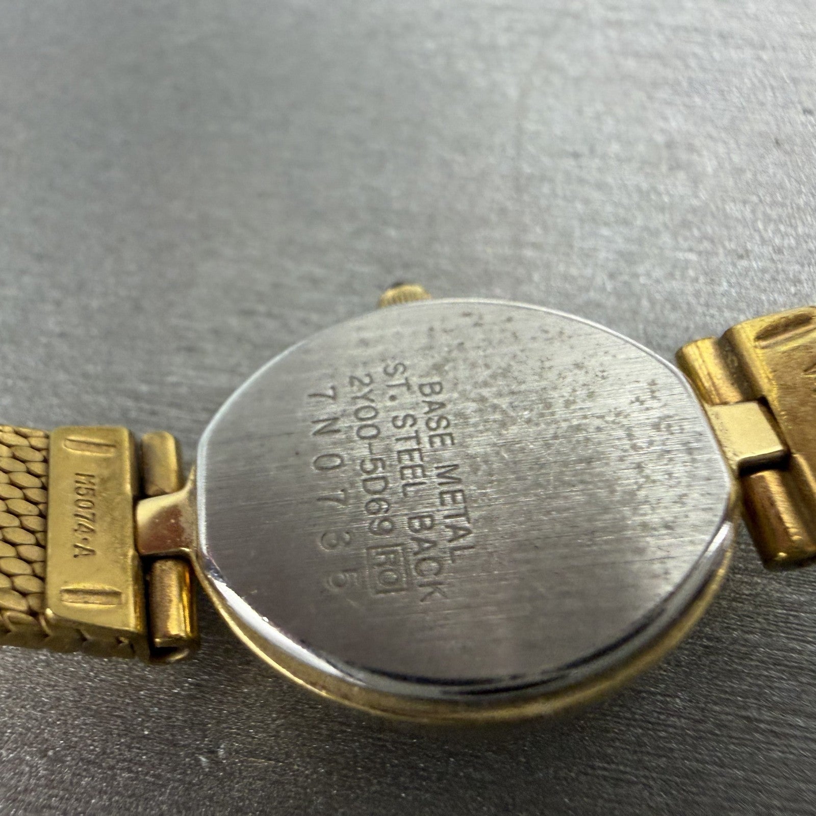 Seiko Watch Women 17mm Gold Dial Gold Tone Diamond Accent Oval 2Y00 New Battery9