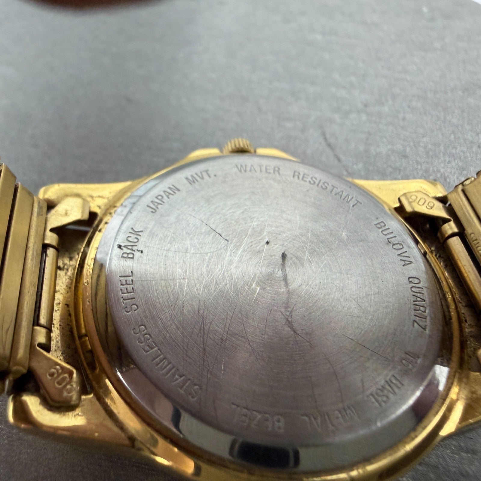 Bulova Watch Men 35mm Champagne Dial Gold Tone Daydate Round 97C27 New Battery9