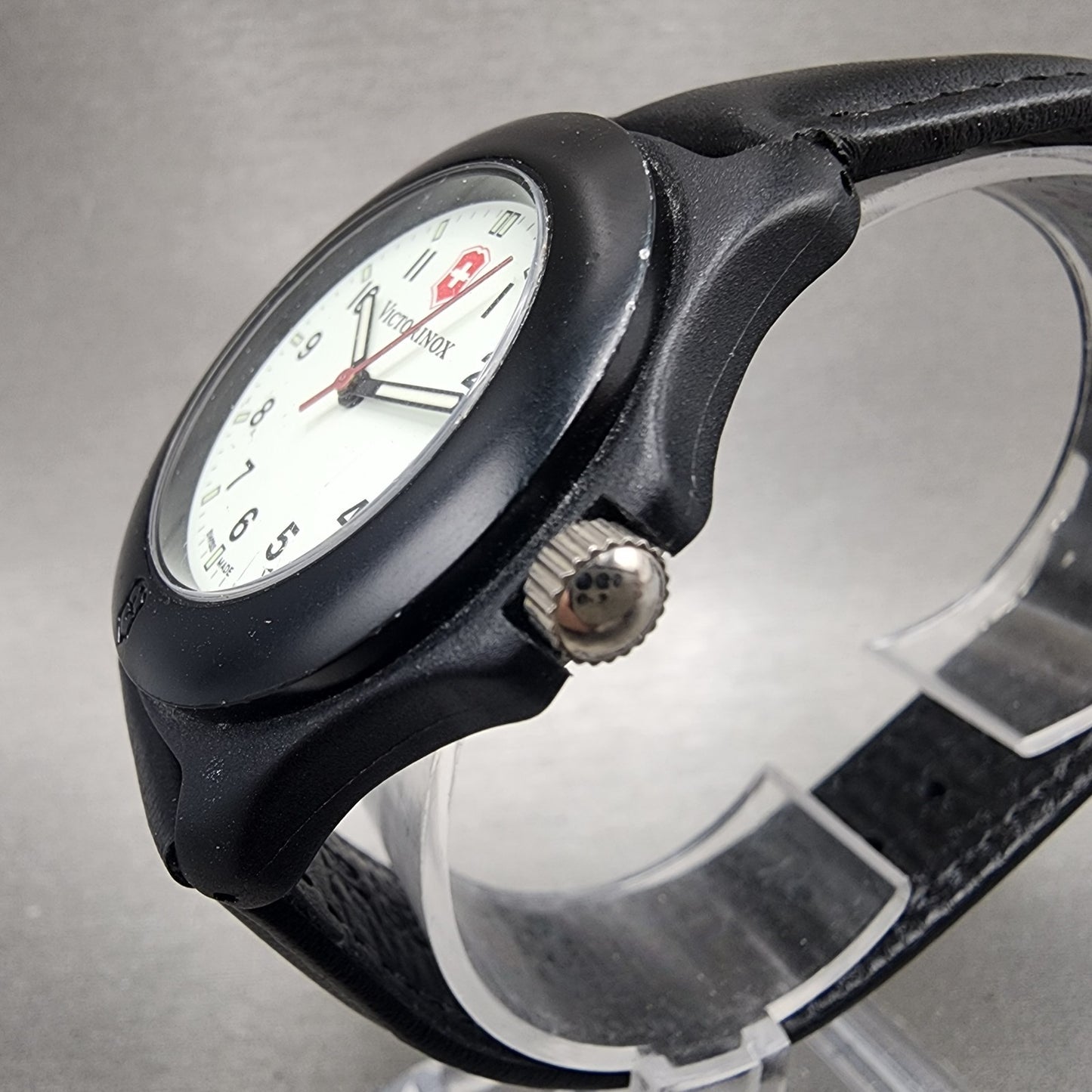 Victorinox  Swiss Army Watch Men 37mm White Dial Black Tone Date Round New Batt2