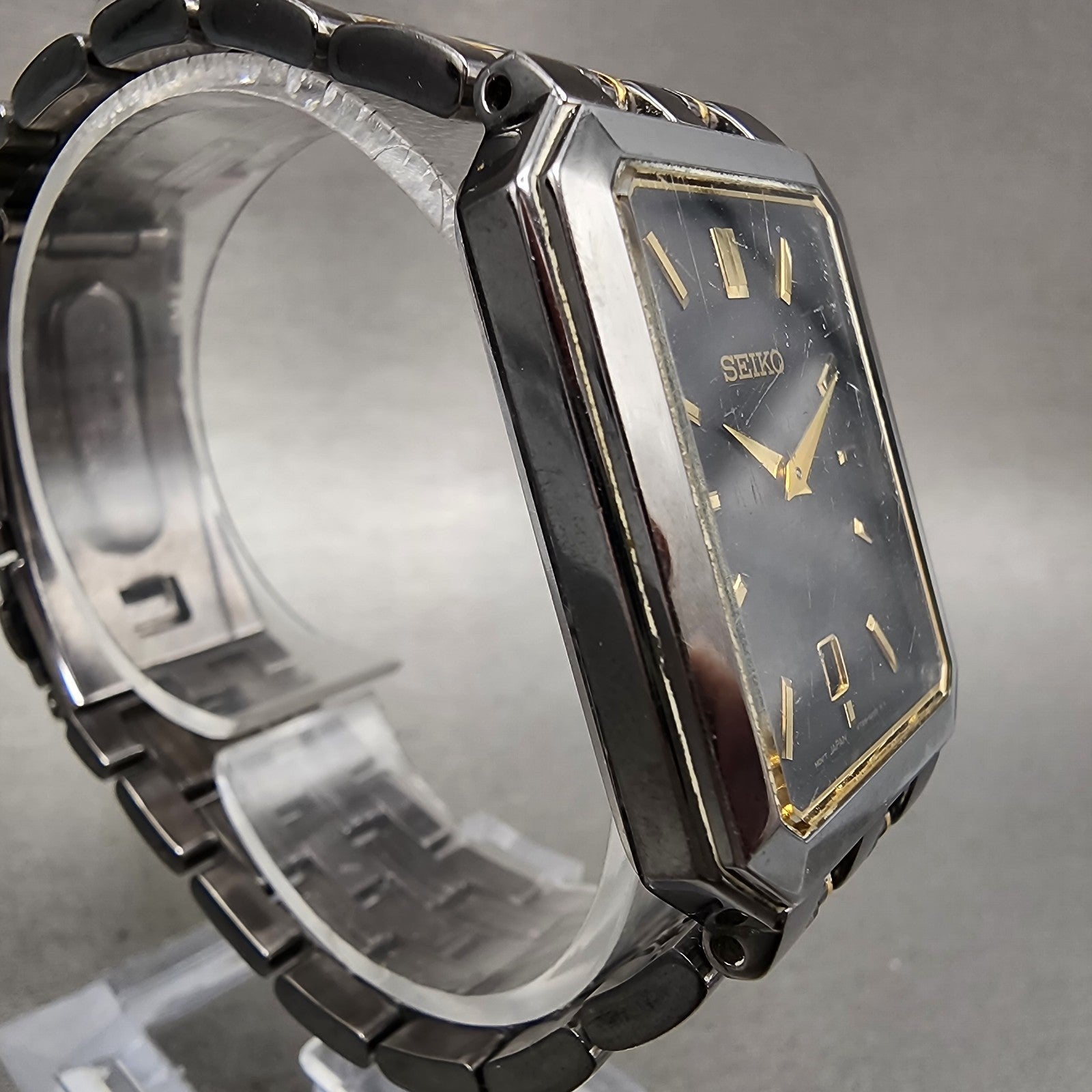 Seiko Tank Watch Men 27mm Black Dial Black &gold Tone Date V7395b19 New Battery3