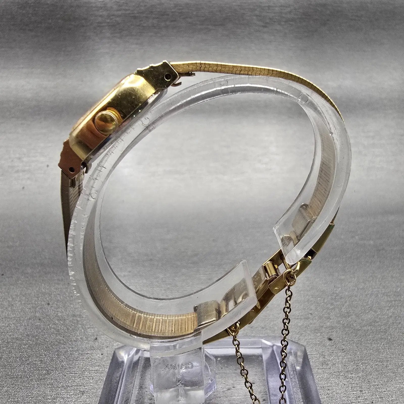 Citizen CQ Watch Women 16mm Black Dial Gold Tone Rectangle 2951-293789 New Batt6
