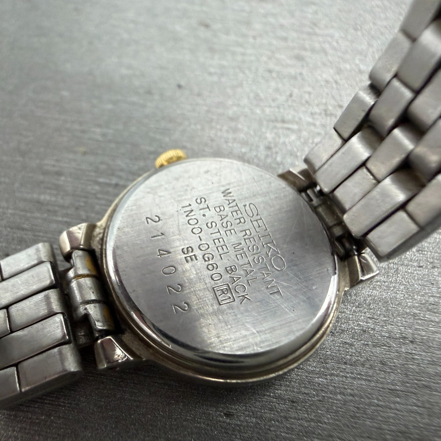 Seiko Watch Women 20mm White Dial Two Tone Round 1N00-0G60 New Battery Vintage9