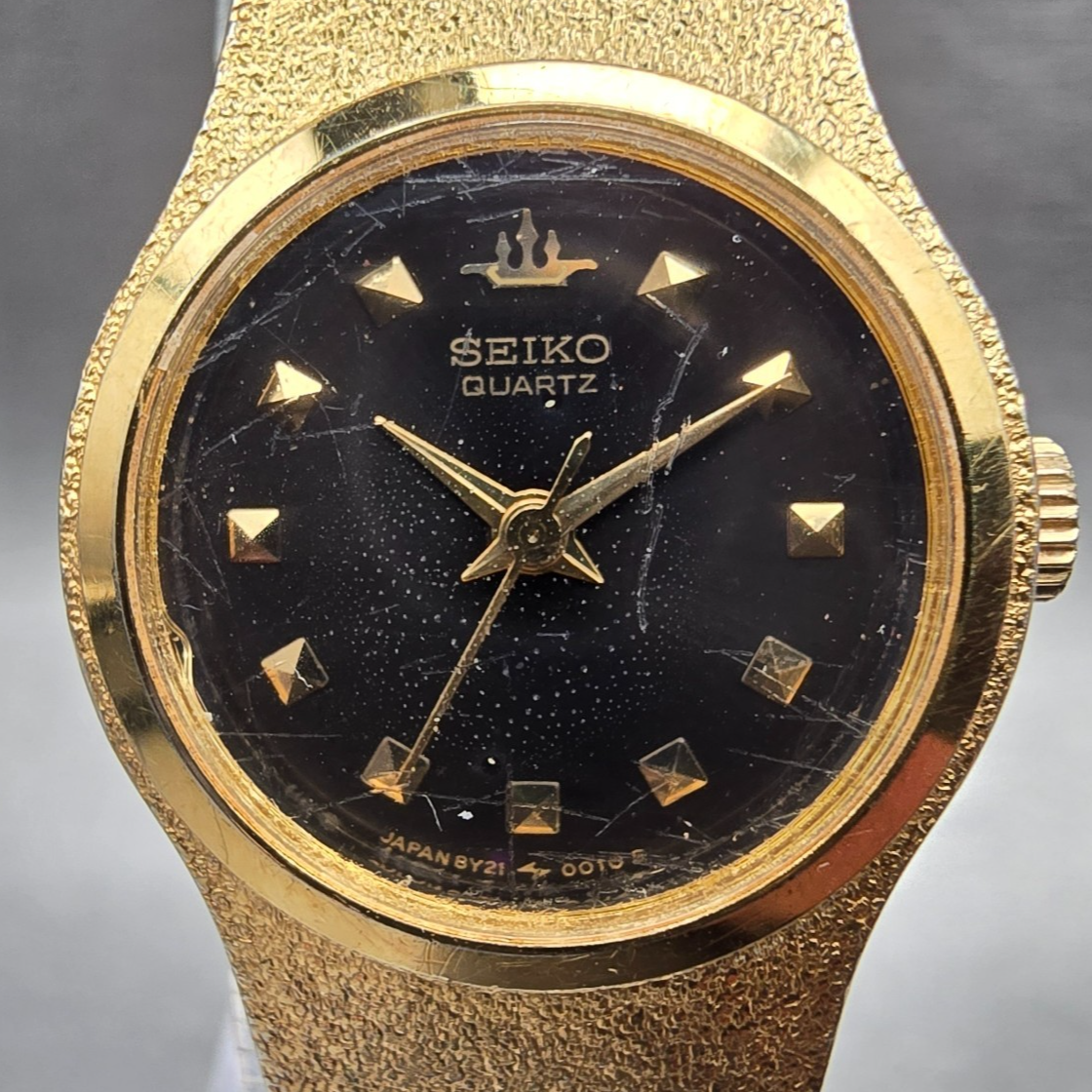 Seiko Watch Women 20mm Black Dial Gold Tone Round 8Y21-0020 New Battery Vintage1