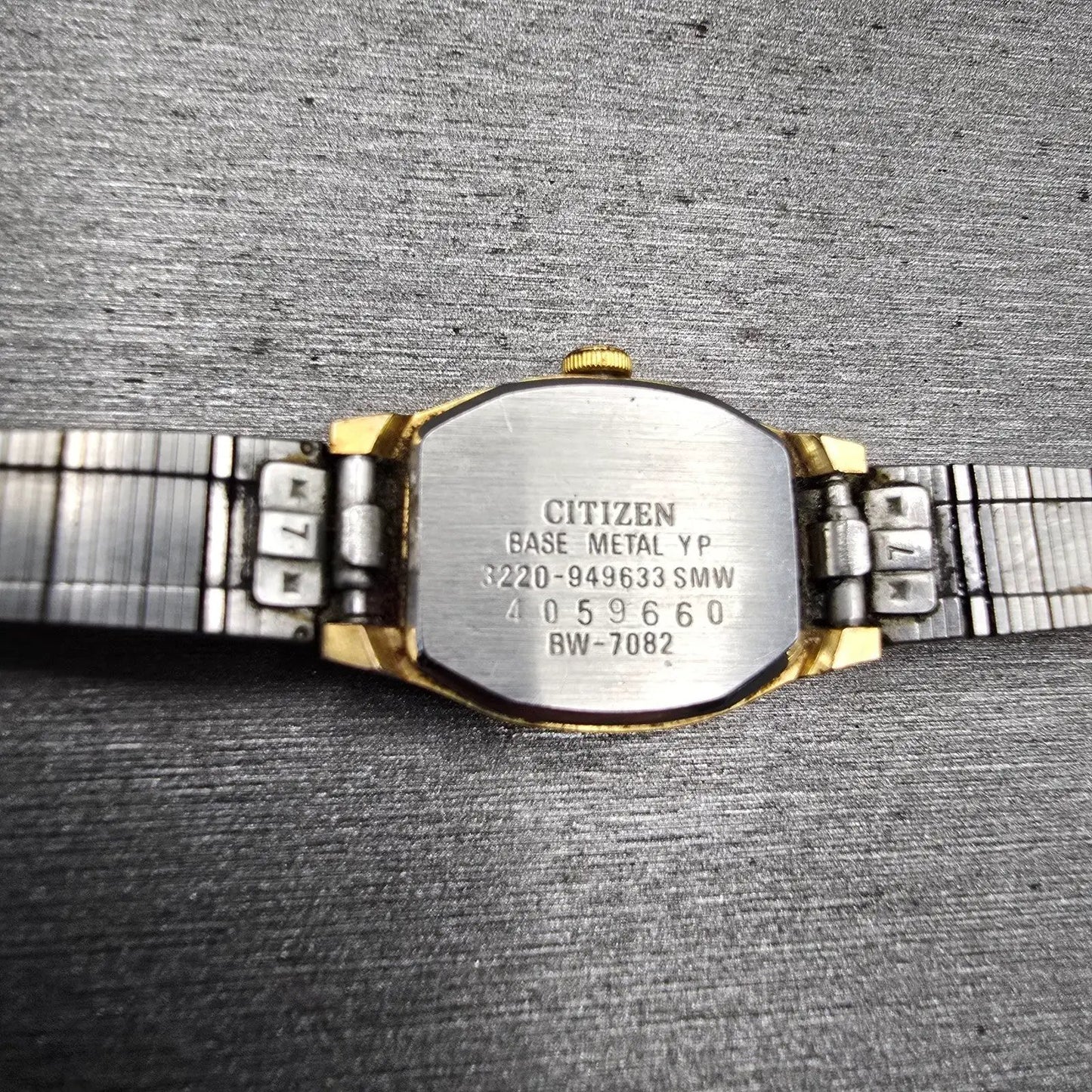 Citizen Watch Women 16mm Champagne Dial Gold Tone Oval 3220-949633 New Battery10