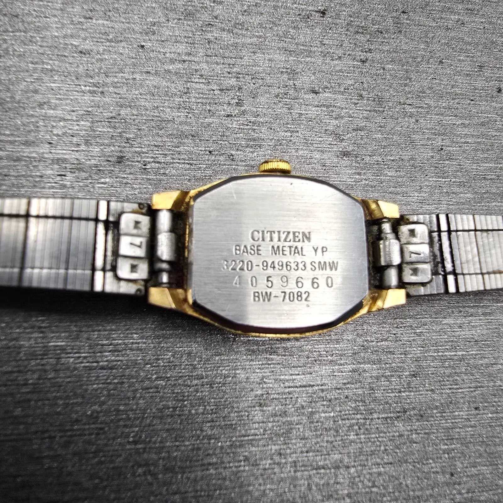Citizen Watch Women 16mm Champagne Dial Gold Tone Oval 3220-949633 New Battery10