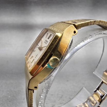 Seiko Watch Women 19mm Silver Dial Gold Tone Rectangle 4301-3000 New Battery VTG2