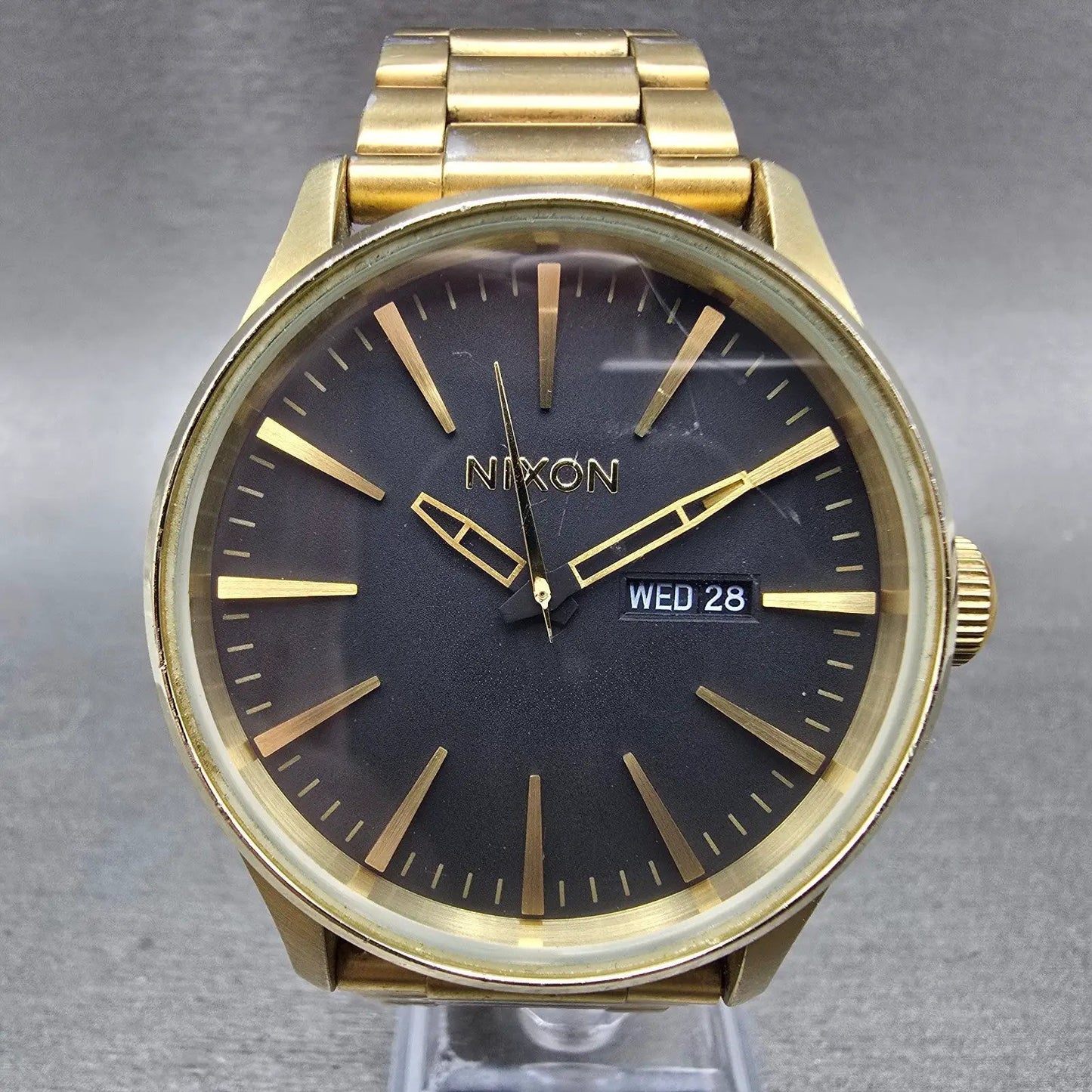 Nixon Sentry Watch Men 42mm Black Dial Gold Tone Daydate Round New Battery0