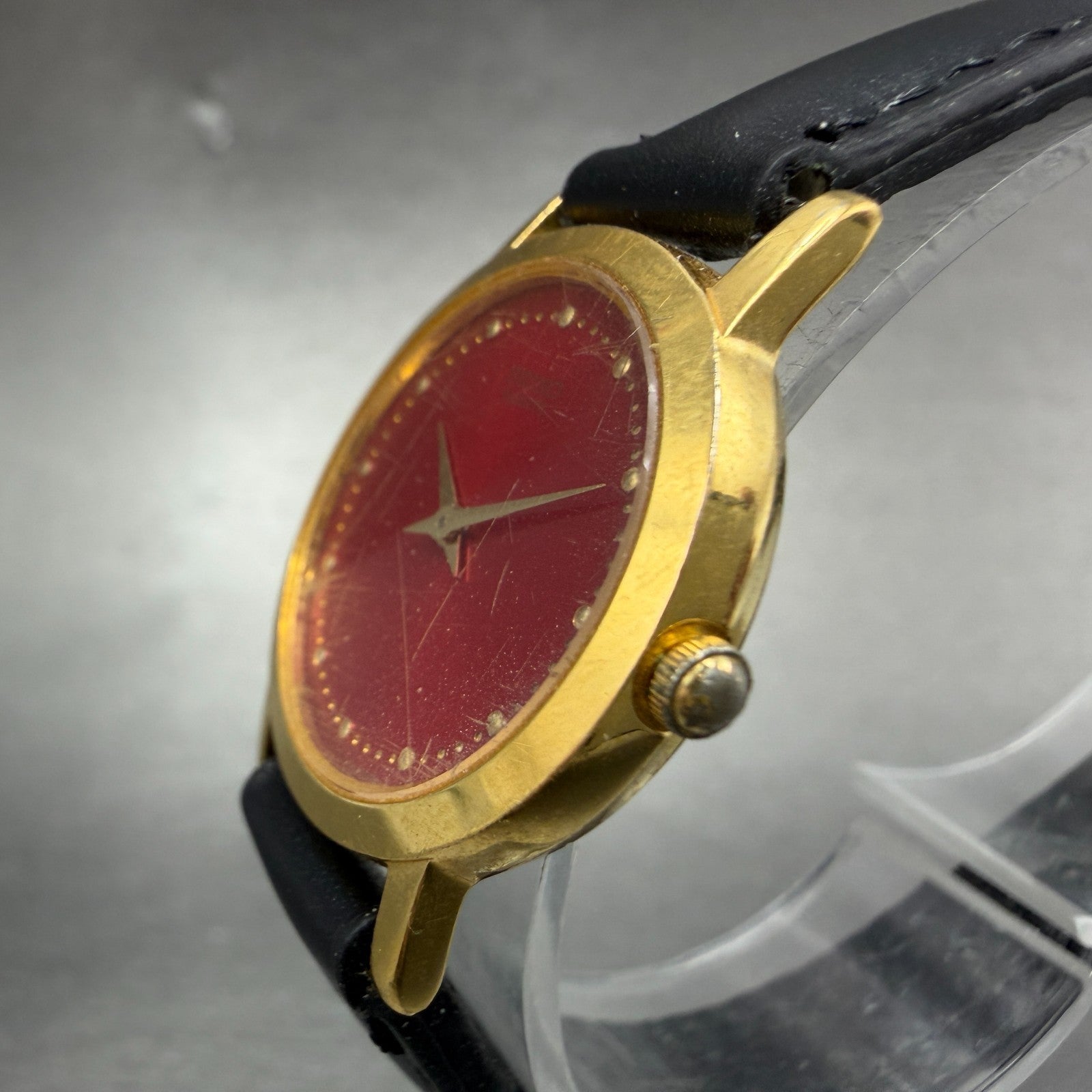 Seiko Watch Women 26mm Red Dial Gold Tone Round 1N00-0A29 New Battery Leather 562