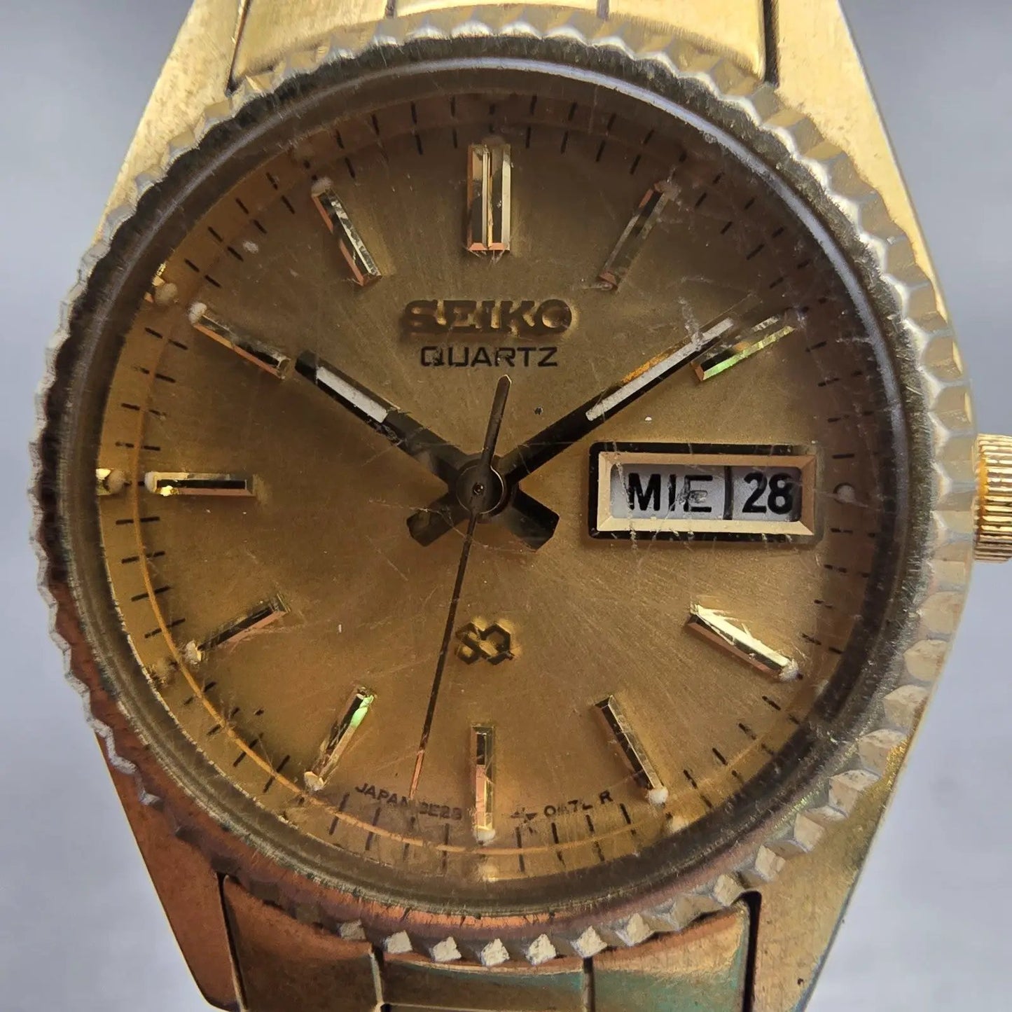 Seiko SQ Watch Women 24mm Gold Dial Gold Tone Daydate Round 3E23-0A60 New Batt1