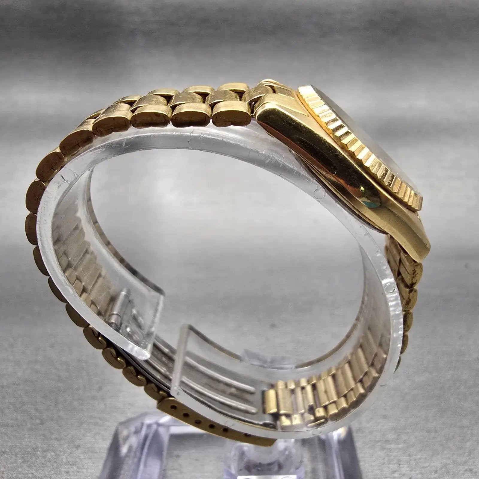 Seiko SQ Watch Women 24mm Gold Dial Gold Tone Daydate Round 3E23-0A69 New Batt8