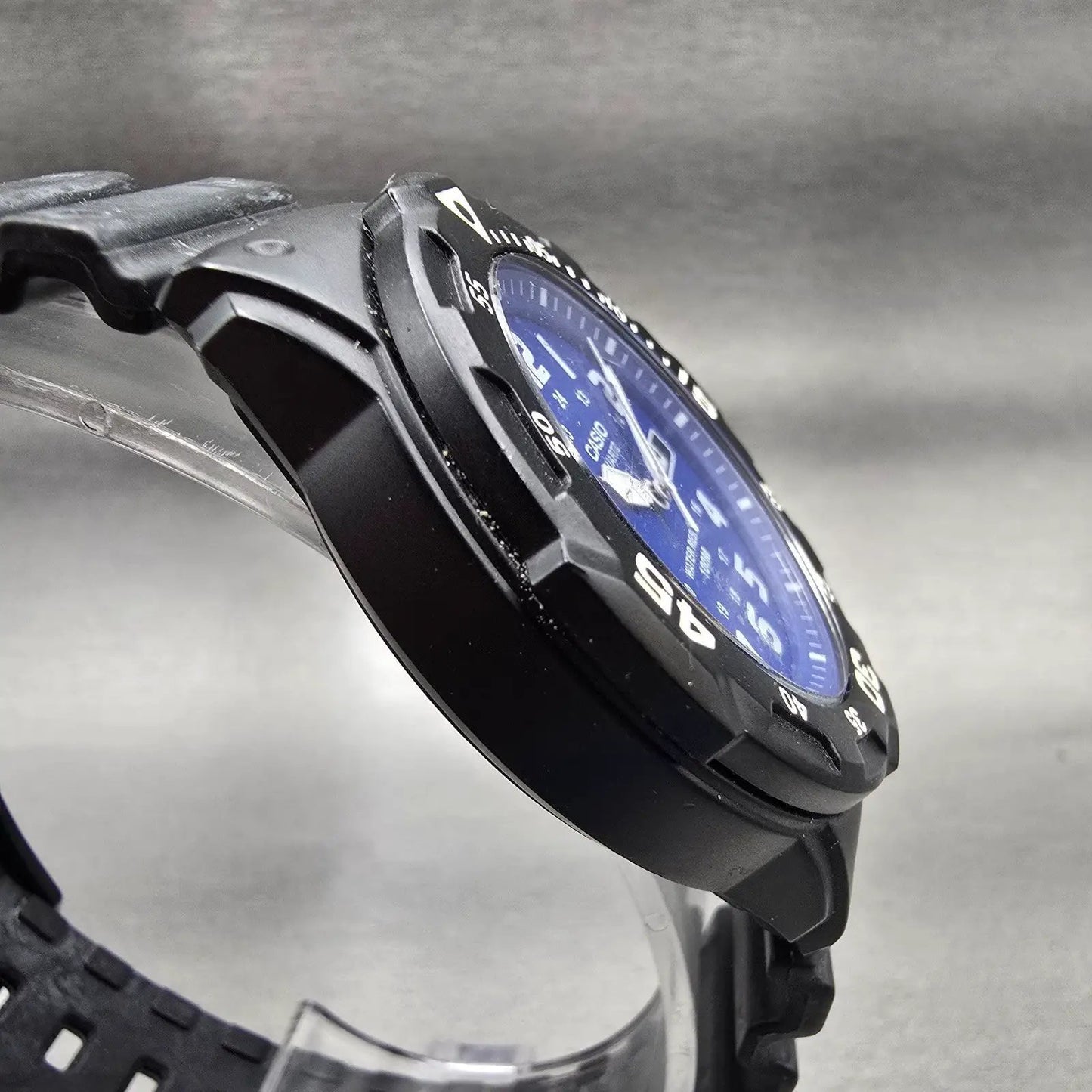 Casio Watch Men 43mm Blue Dial Black Tone Daydate Round MRW-200H New Battery3
