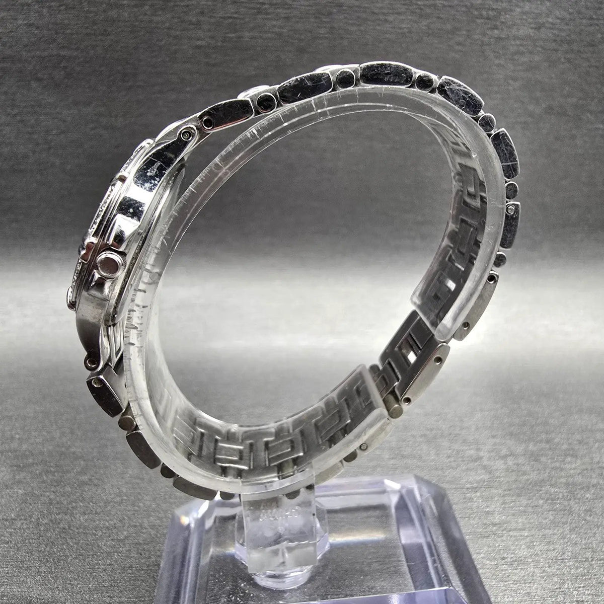 Bulova Watch Women 25mm White Dial Silver Tone Date Crystals 96R04 New Battery 26