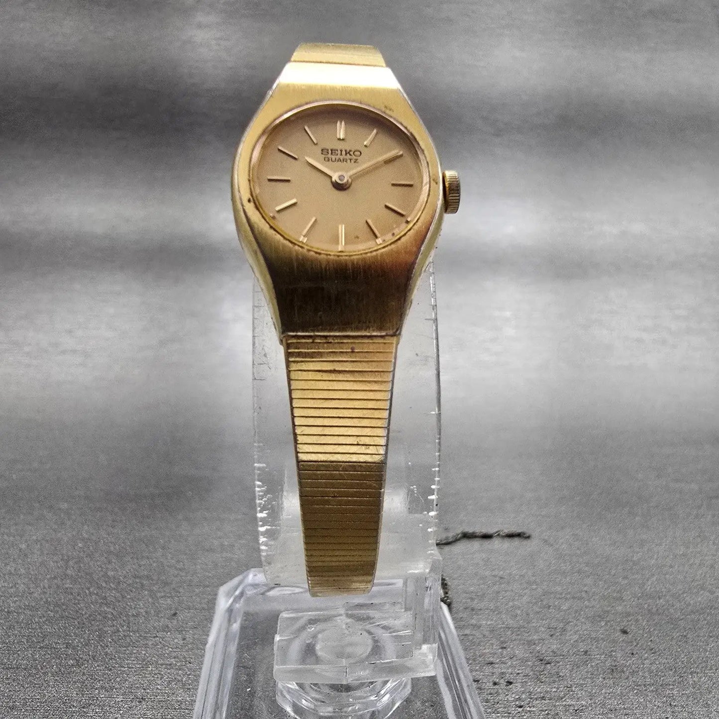 Seiko Watch Women 17mm Gold Dial Gold Tone Oval 7320-0209 New Battery Vintage G5