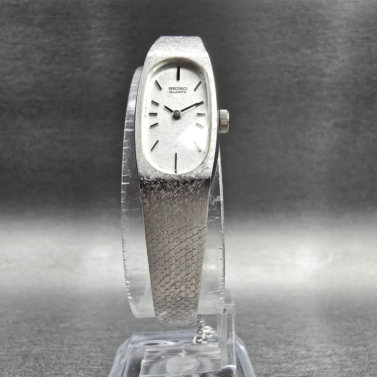 Seiko Watch Women 13mm Silver Dial Silver Tone Oval 1320-5009 New Battery5