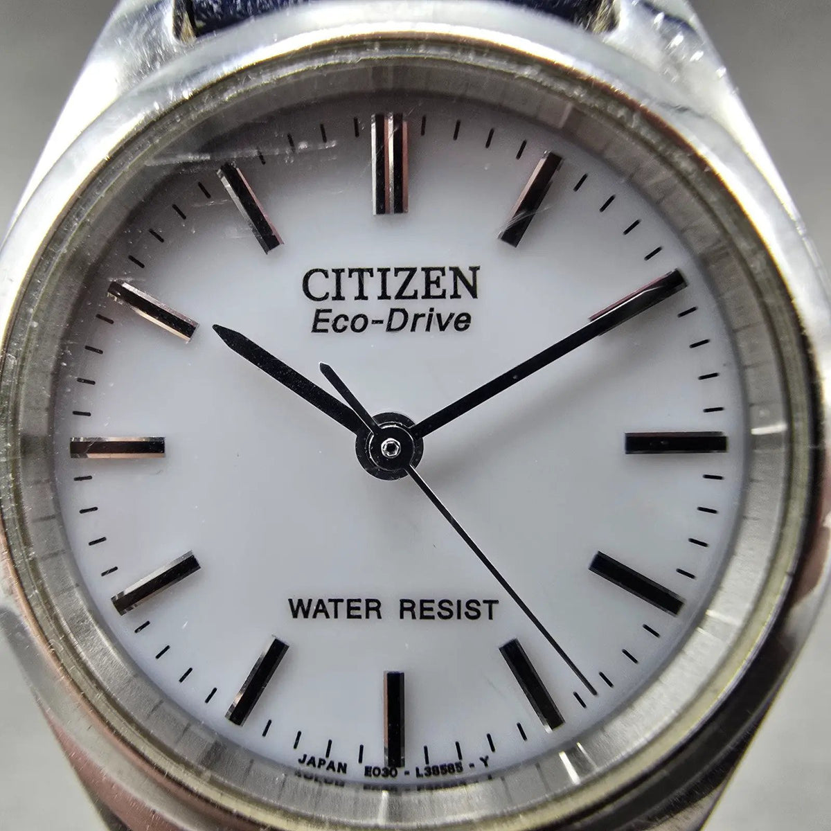 Citizen Eco-drive Watch Women 25mm White Dial Silver Tone Round E030-L20654 Runs1