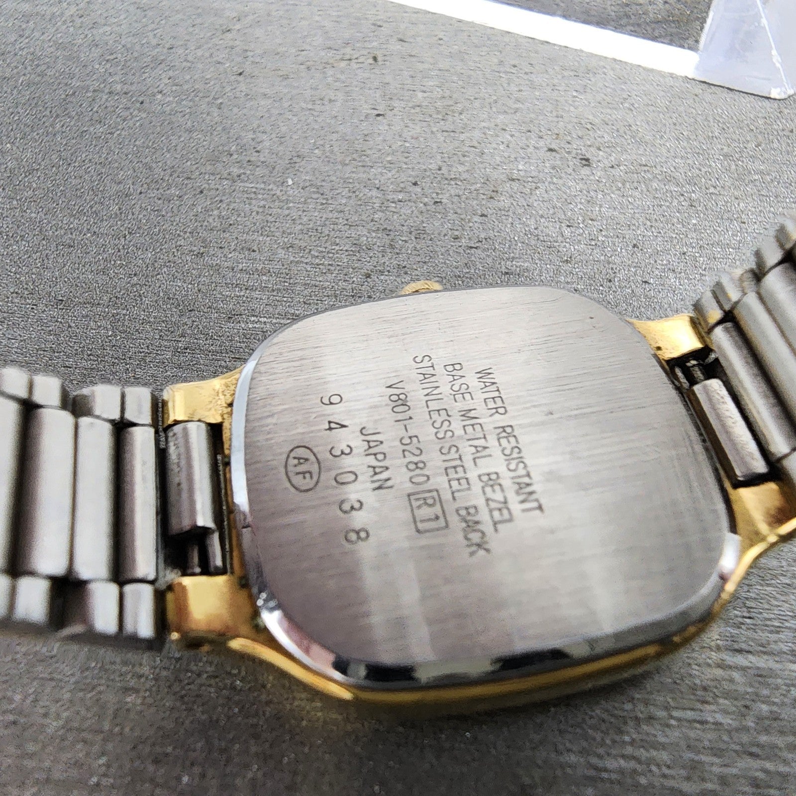 ALBA Urban Watch Women 22mm White Dial Two Tone Rectangle V8015280 New Battery9