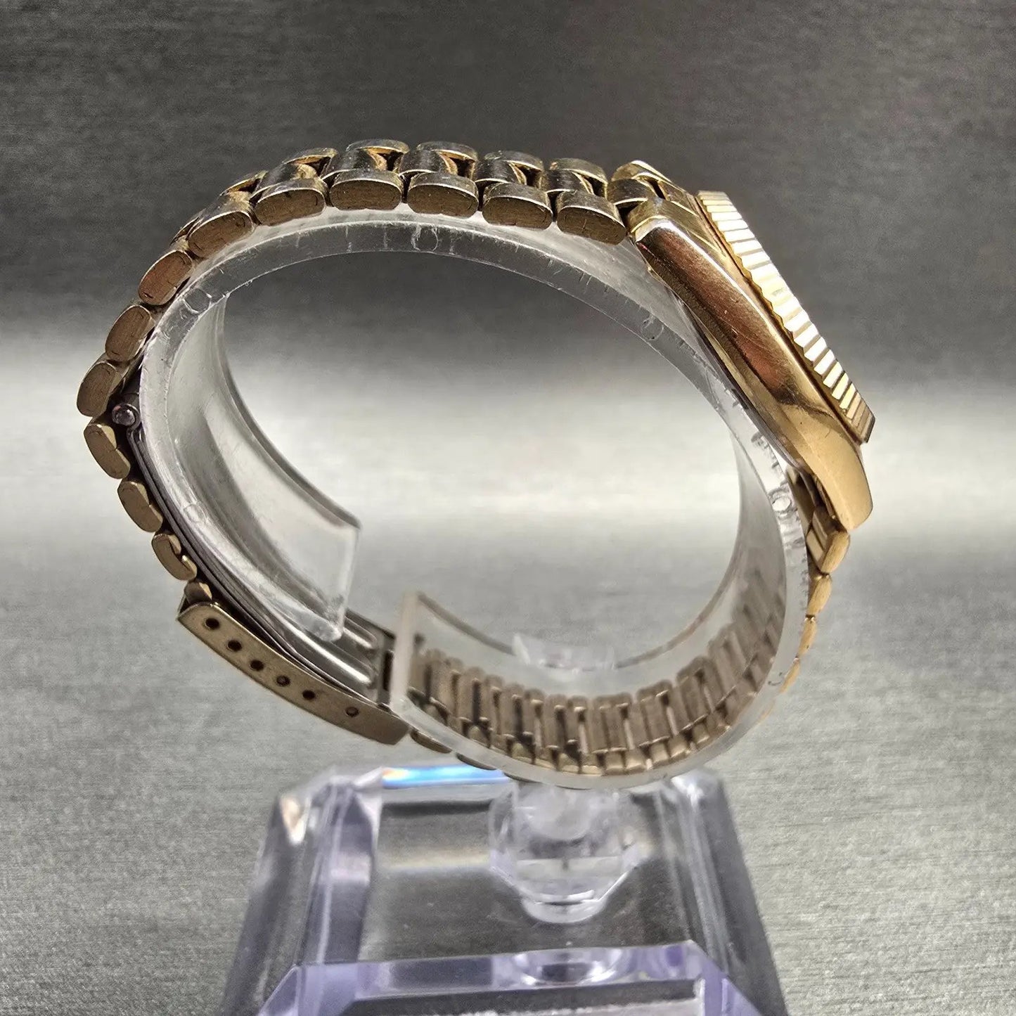 Seiko SQ Watch Women 24mm Gold Dial Gold Tone Daydate Round 3E23-0A60 New Batt 68