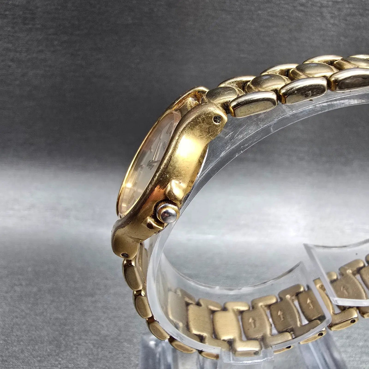 Seiko Watch Women 23mm White Dial Gold Tone Round 1N00-1F00 New Battery Vintage2
