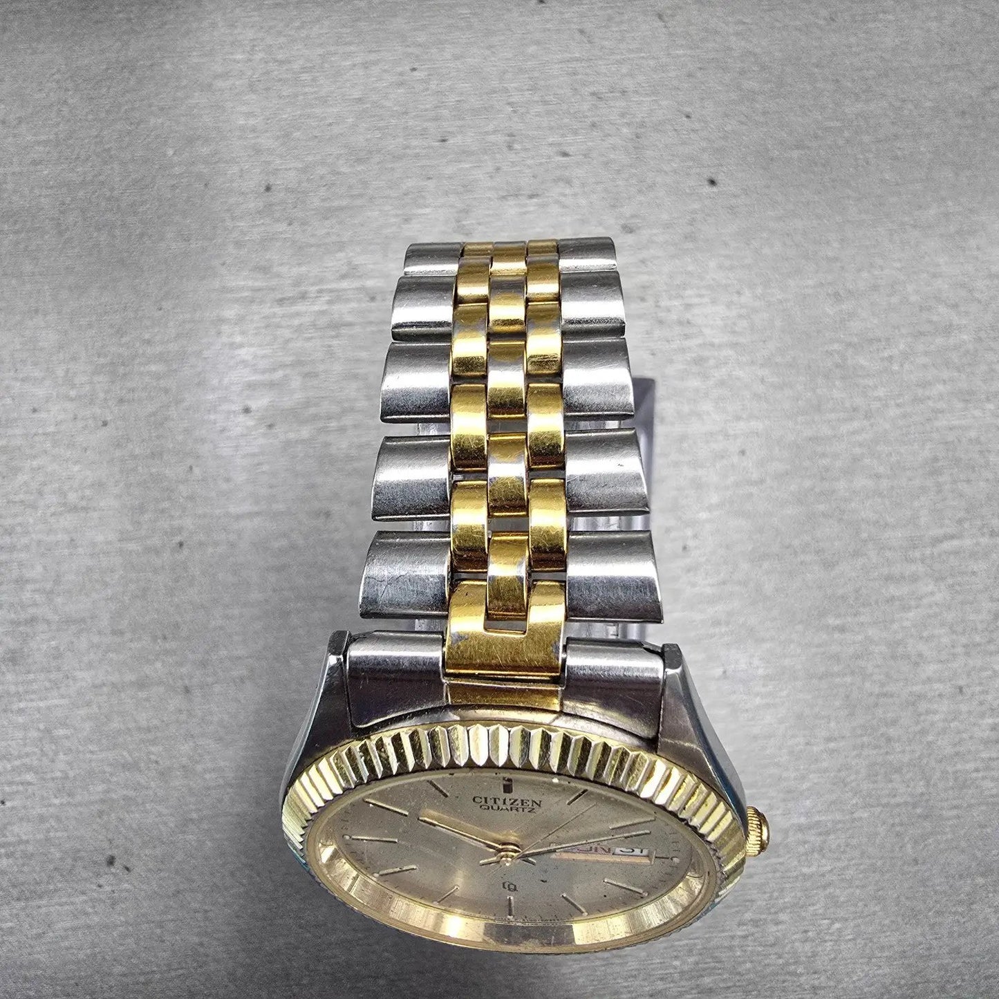 Citizen CQ Watch Men 34mm Champagne Dial Two Tone Daydate 6100-R00405 New Batt4