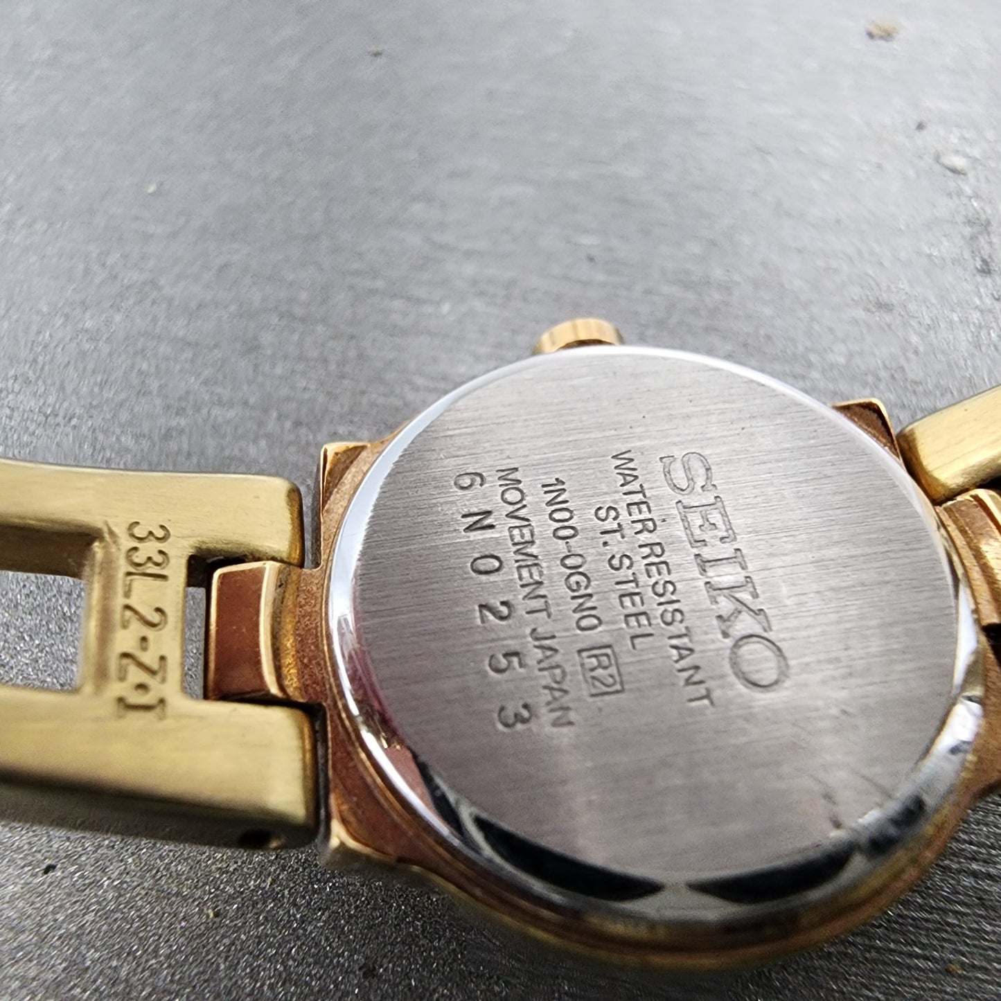 Seiko Watch Women 20mm MOP Dial Gold Tone Round 1n000gn0 Vintage New Battery9