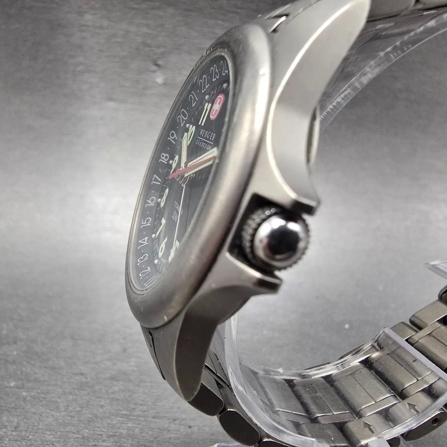 Wenger SAK Design GMT Watch Men 37mm black Dial Titanium Date 097.0665 PARTS3