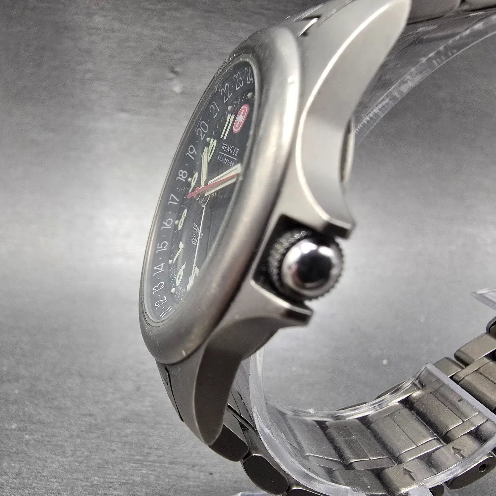 Wenger SAK Design GMT Watch Men 37mm black Dial Titanium Date 097.0665 PARTS3