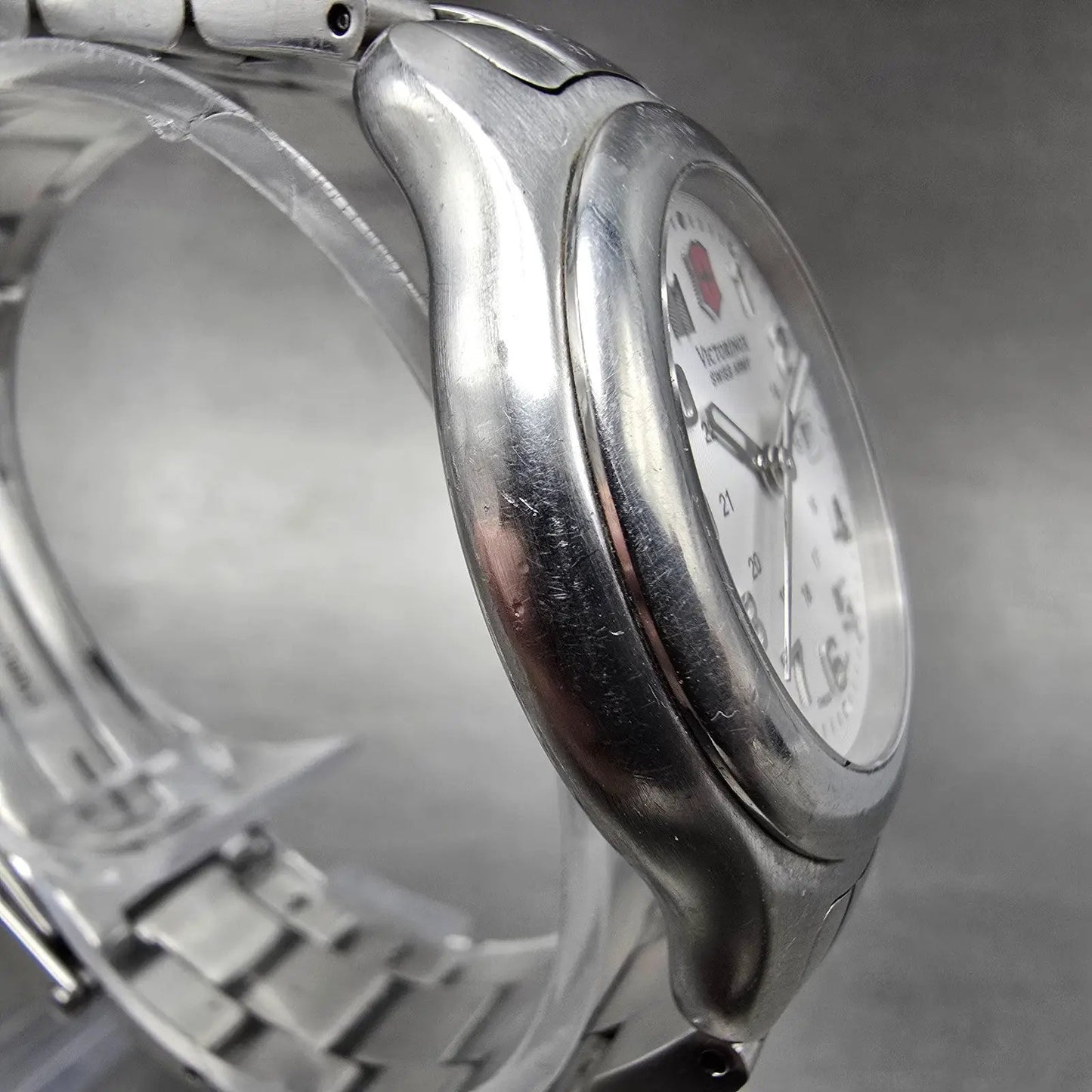 Victorinox Swiss Army Watch Women 33mm Silver Dial Silver Tone Date 24705 NewBat3