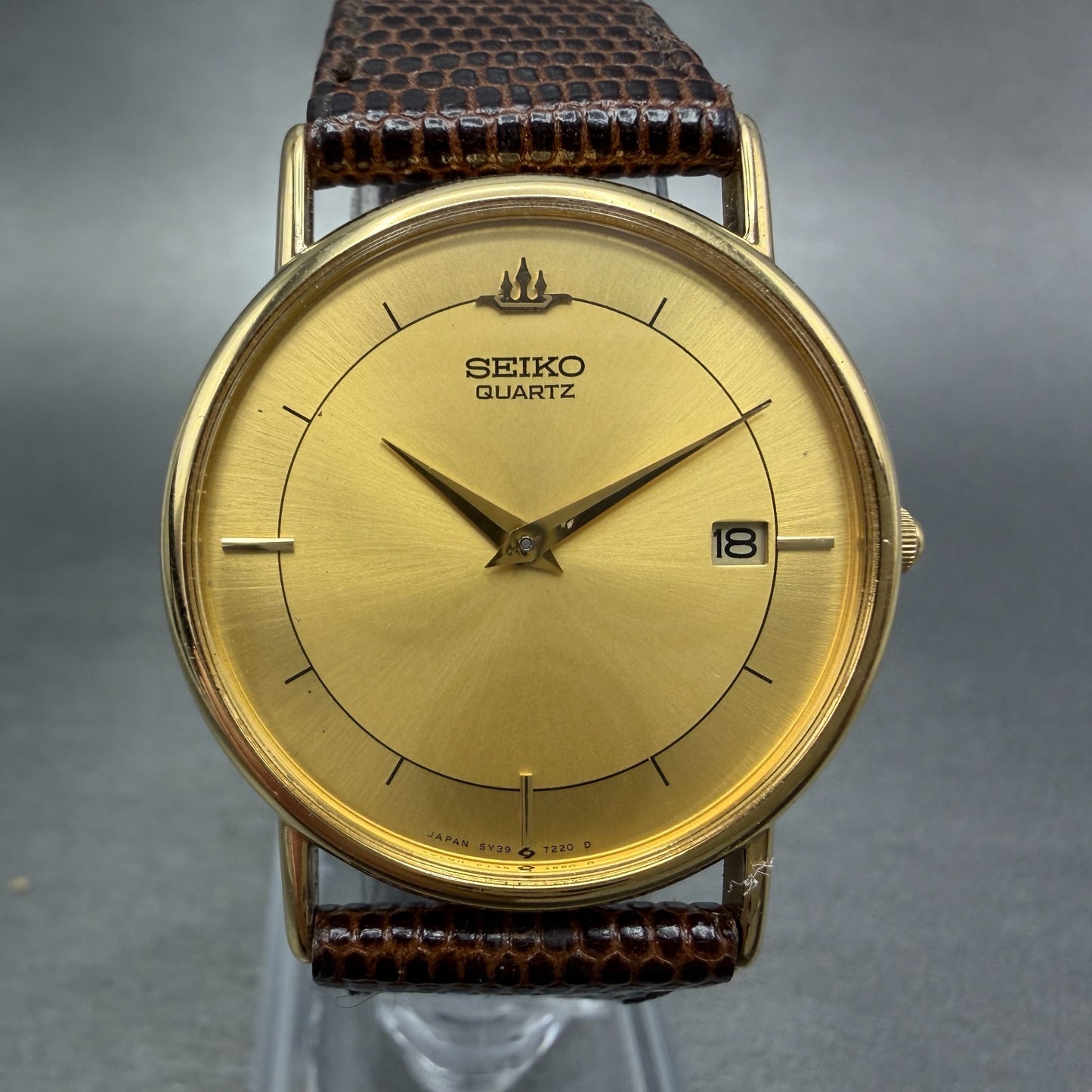 Seiko Watch Men 32mm Champagne Dial Gold Tone Date Round 5Y39-7010 New Battery0